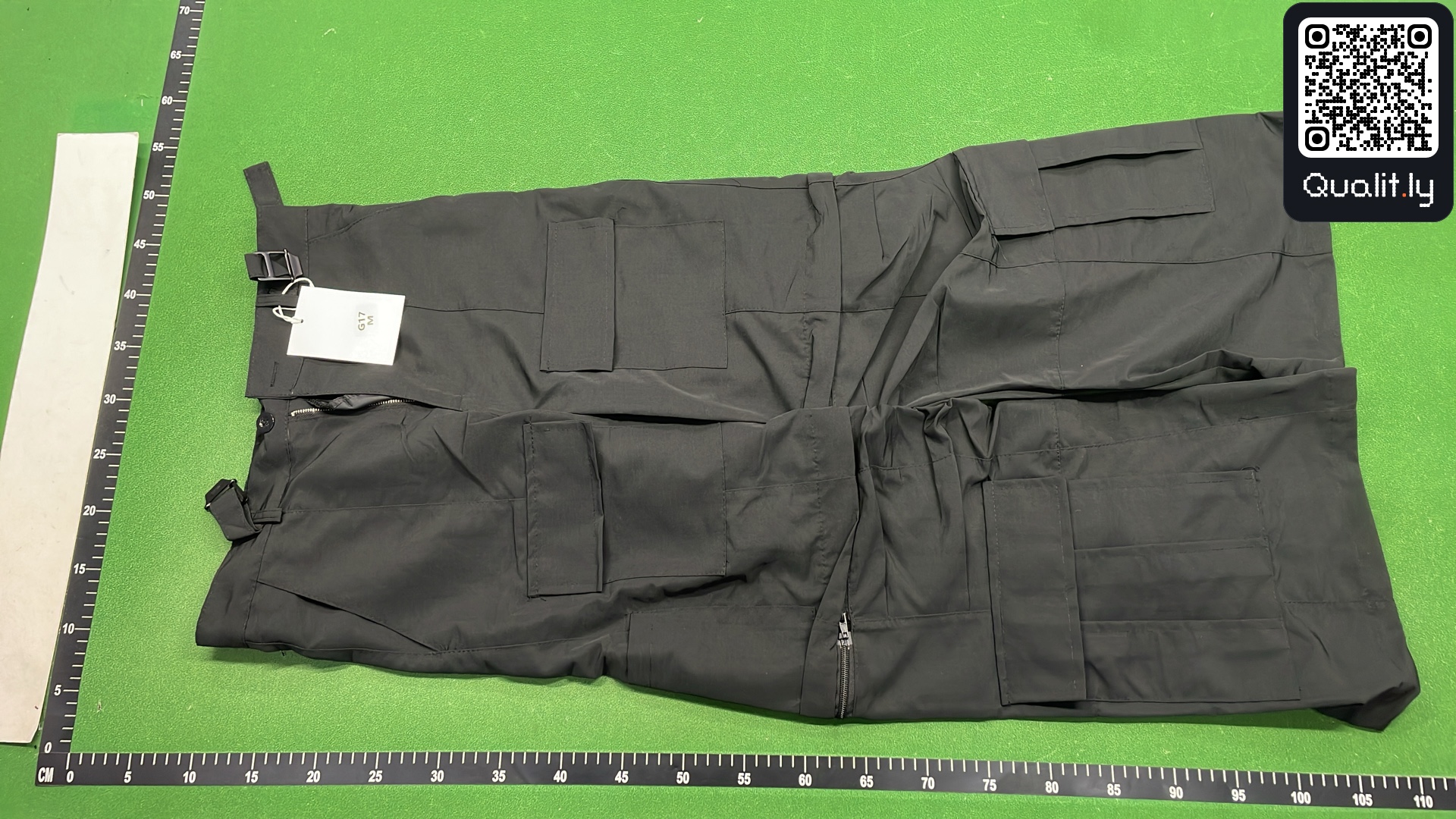 Pantaloni — foto QC 2 di 8