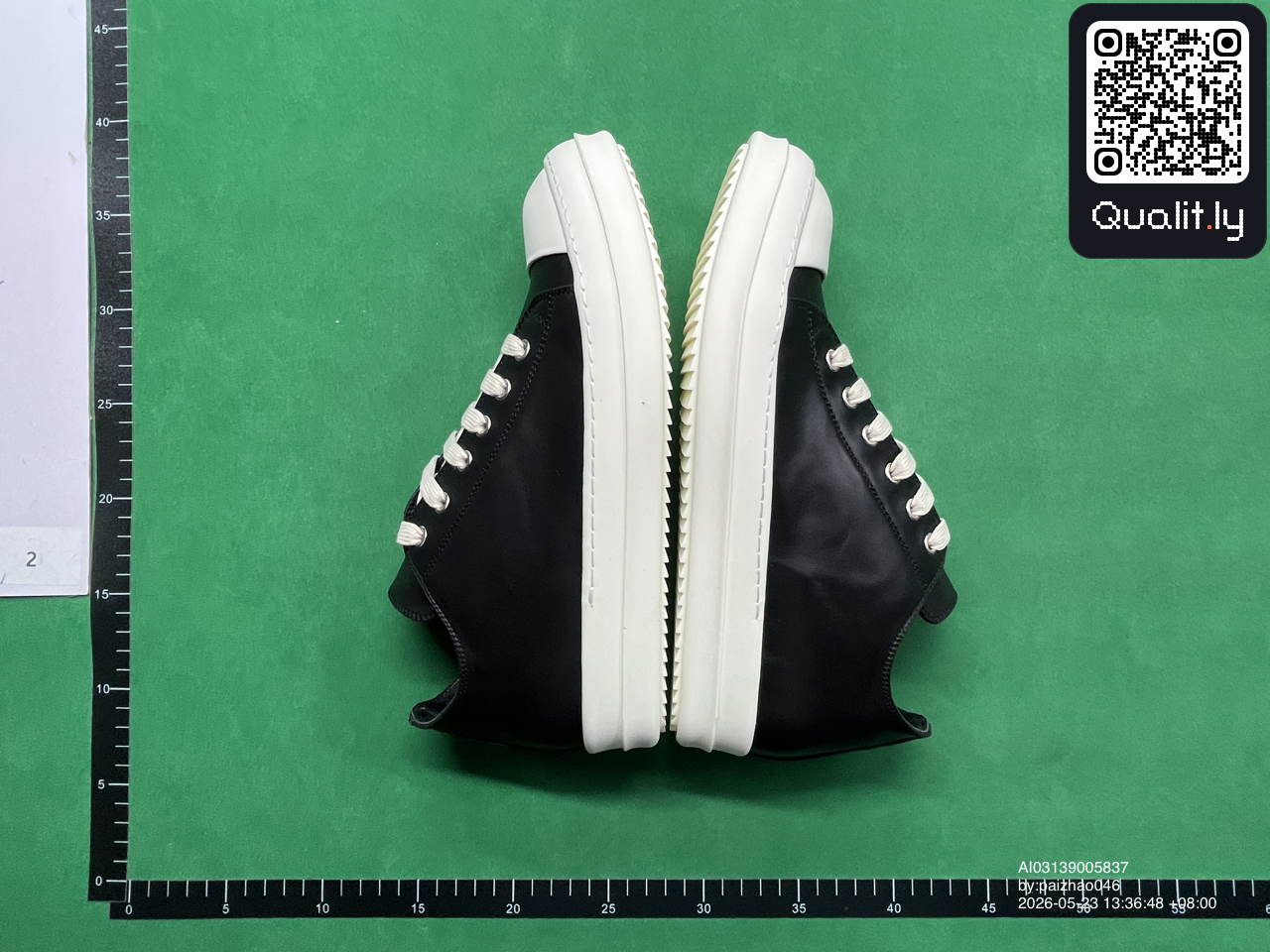Sneakers — QC-foto 2 van 6