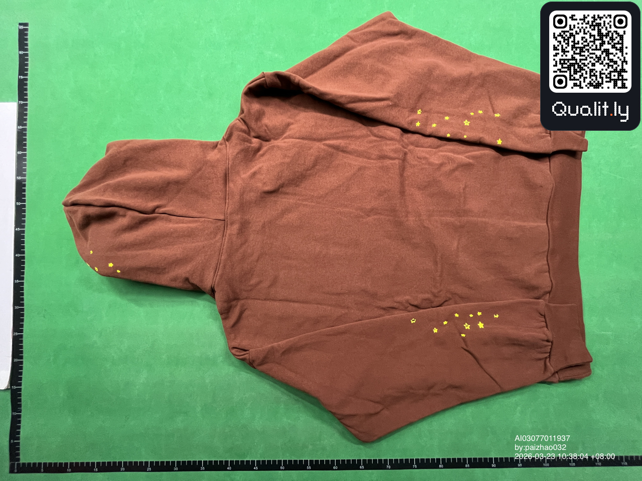 Sweat à capuche — photo QC 2 sur 4