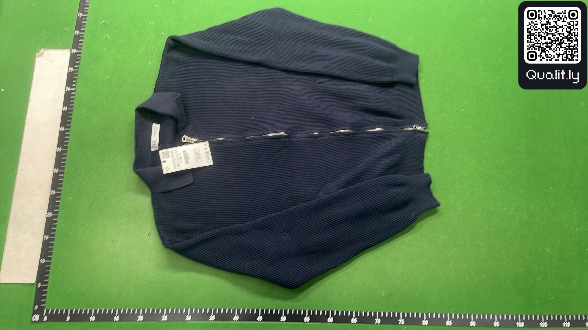 Pull — photo QC 2 sur 4