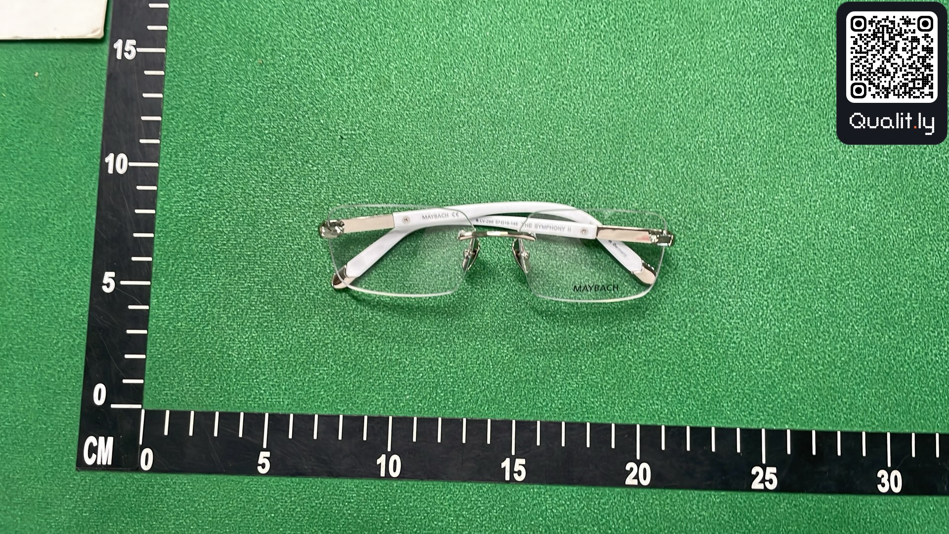 Okulary przeciwsłoneczne — zdjęcie QC 1 z 3
