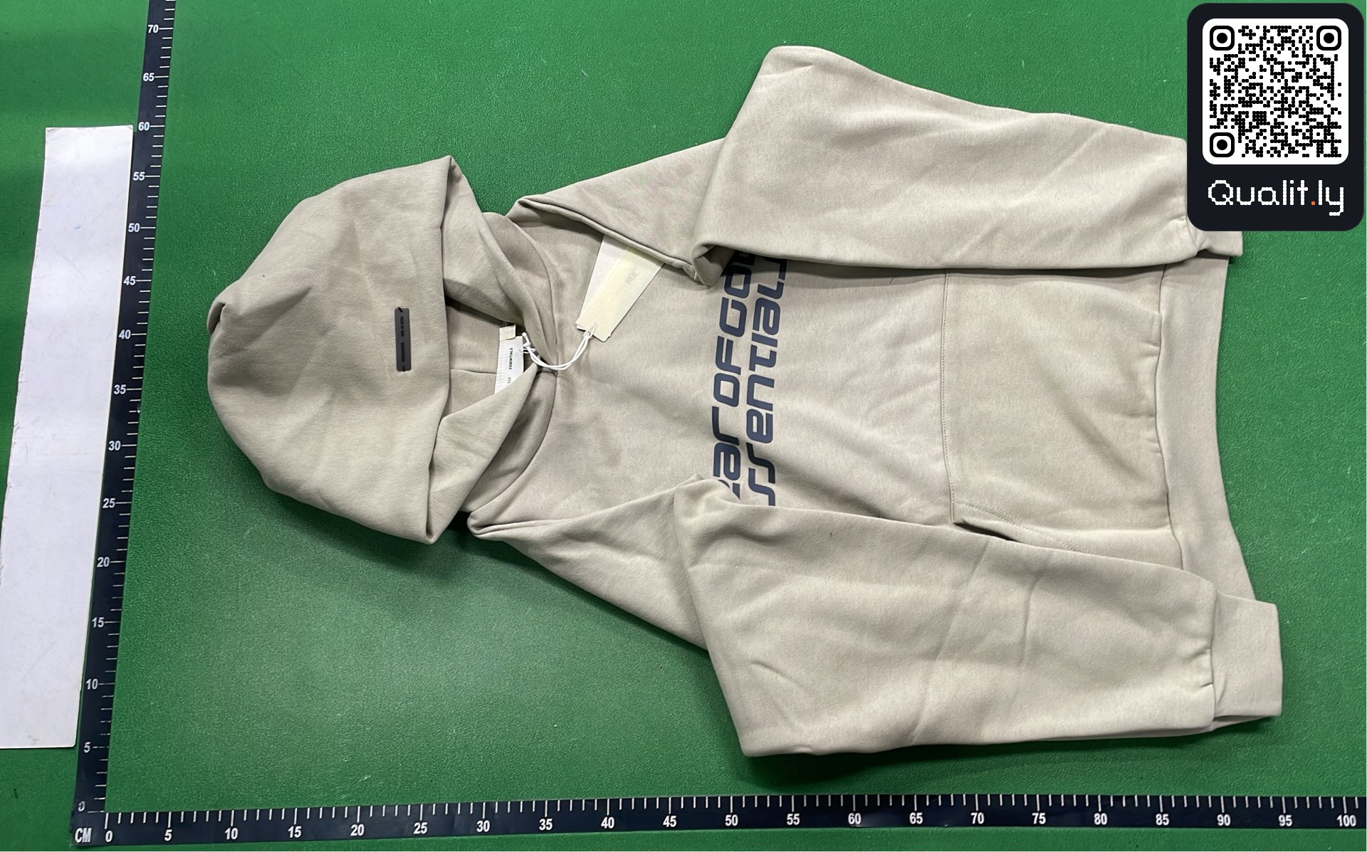 Sweat à capuche — photo QC 2 sur 4