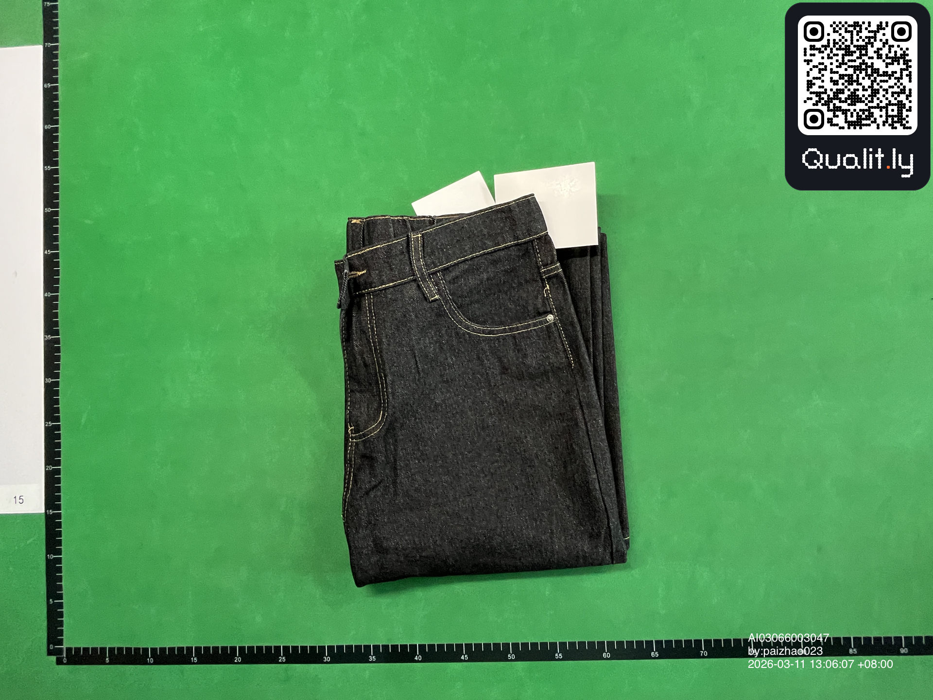 Jeans — QC-foto 1 av 4