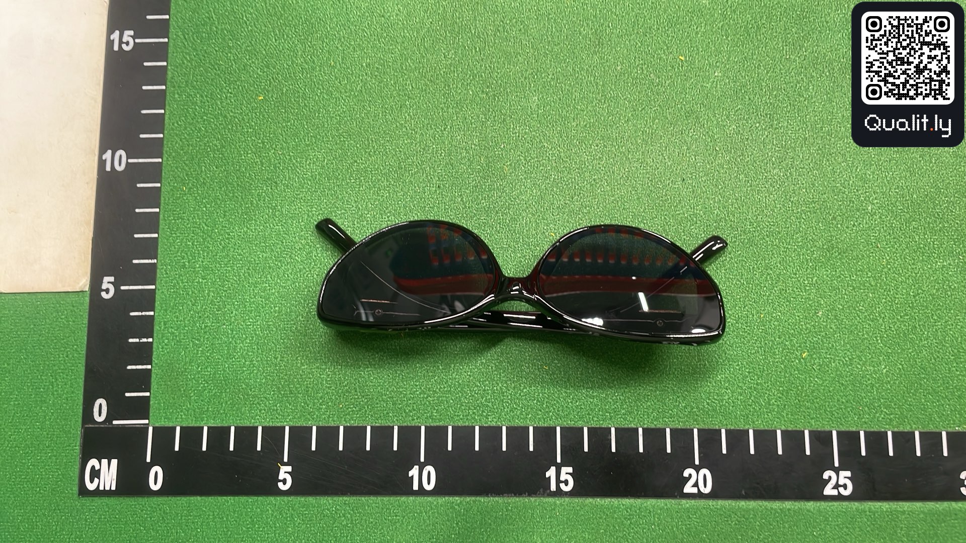 Ochelari de soare — fotografie QC 1 din 9