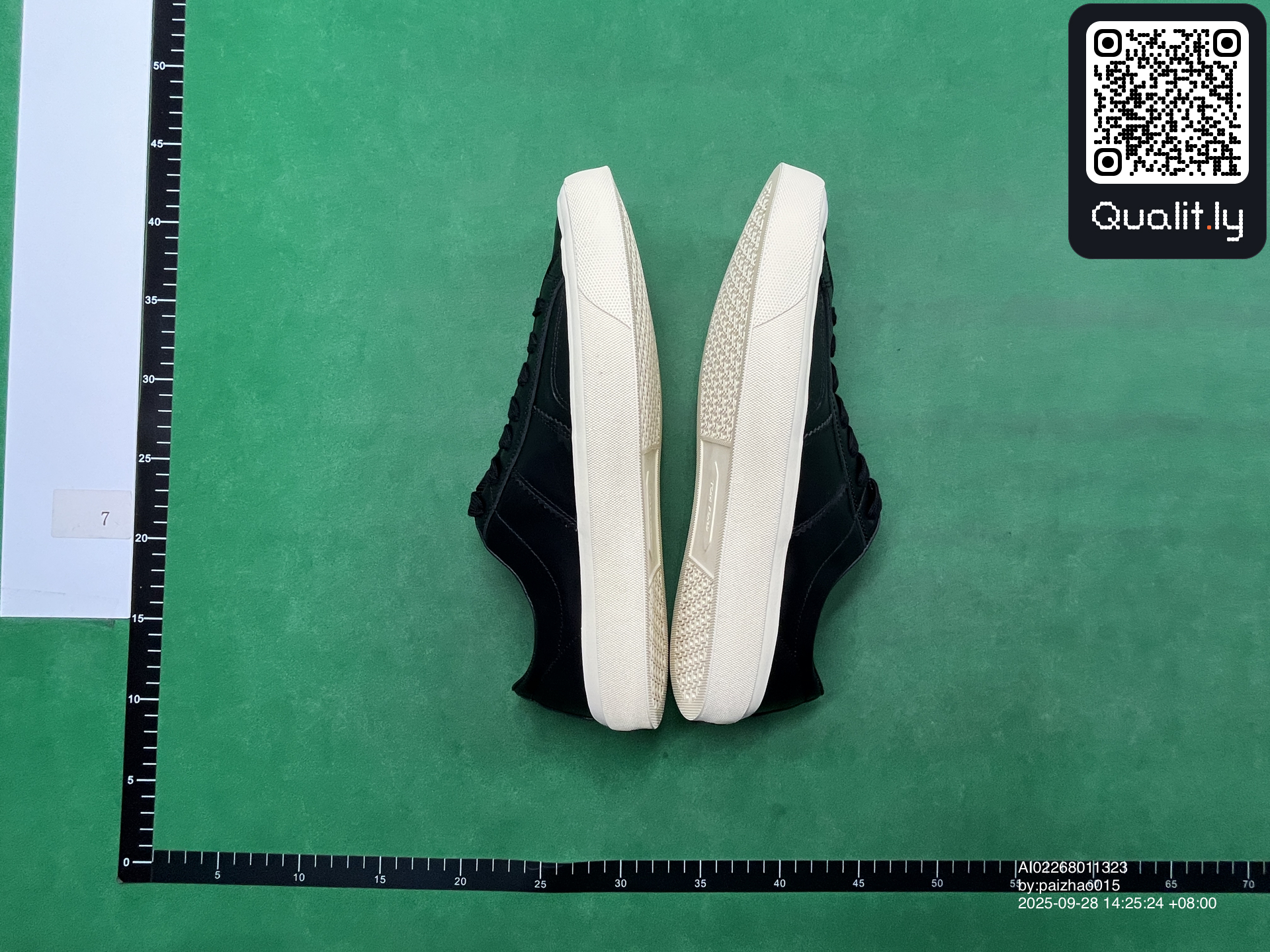 Sneakers — QC-foto 2 av 26