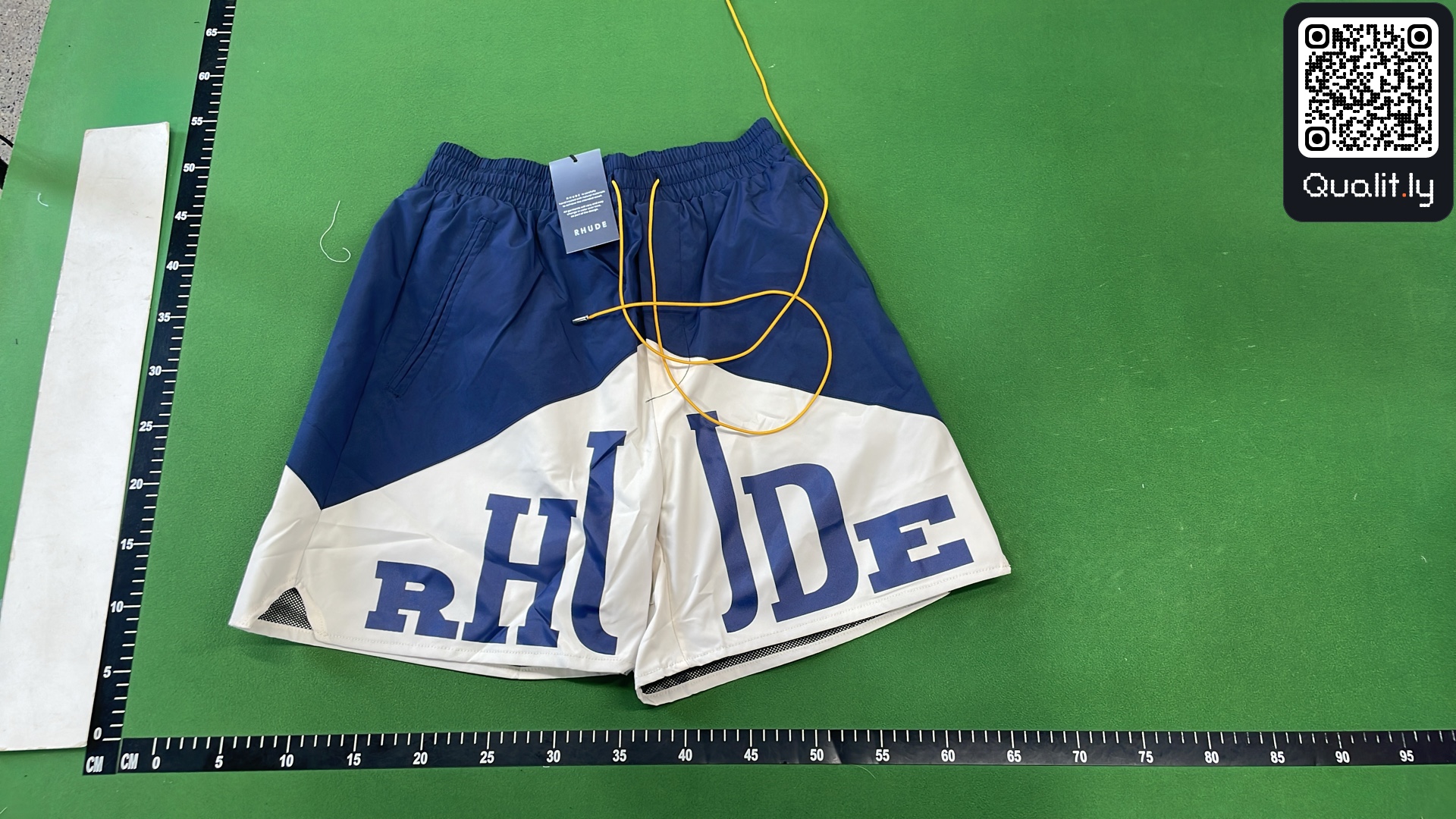 Shorts QC photo 2 of 32