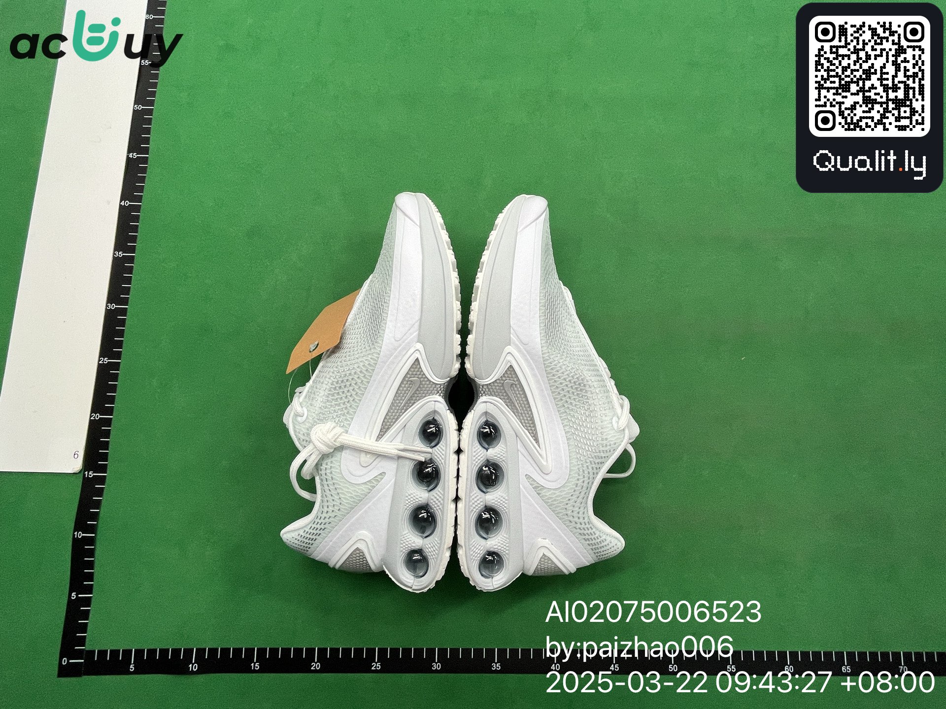 Sneakers — QC-foto 2 van 10