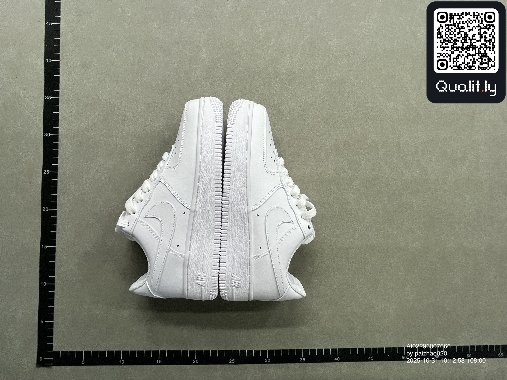 Sneaker — QC-Foto 1 von 30