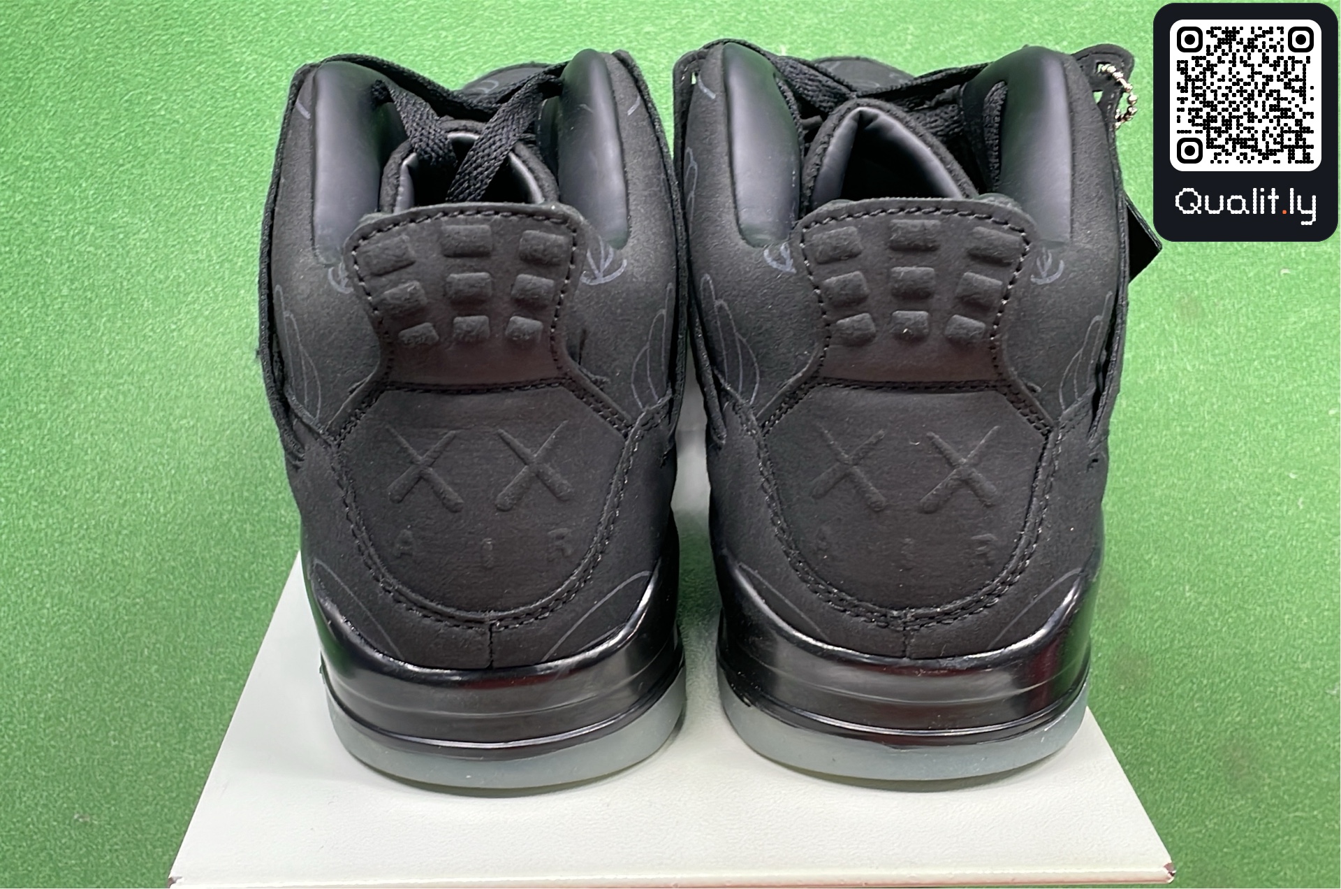 Sneakers — foto QC 3 di 12