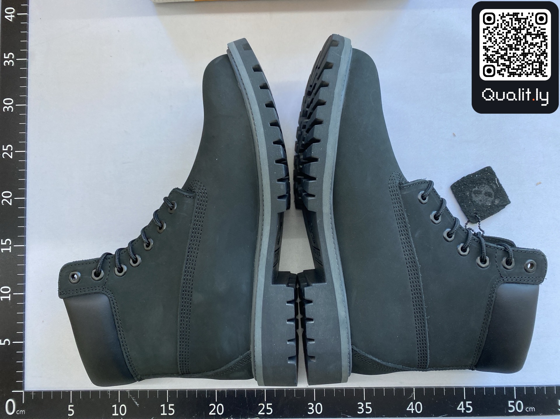 Sneakers QC photo 3 of 65