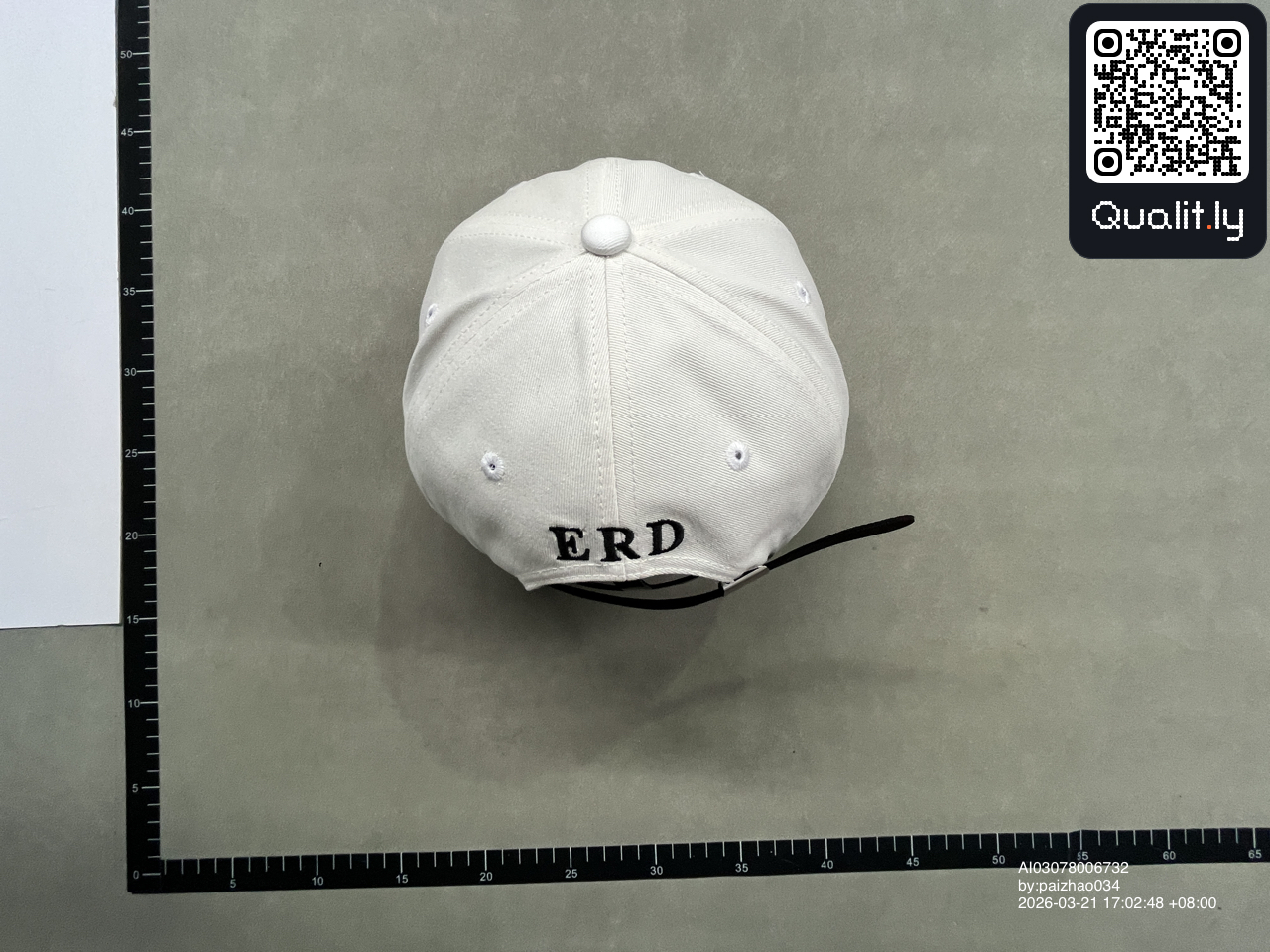 Casquette — photo QC 2 sur 3