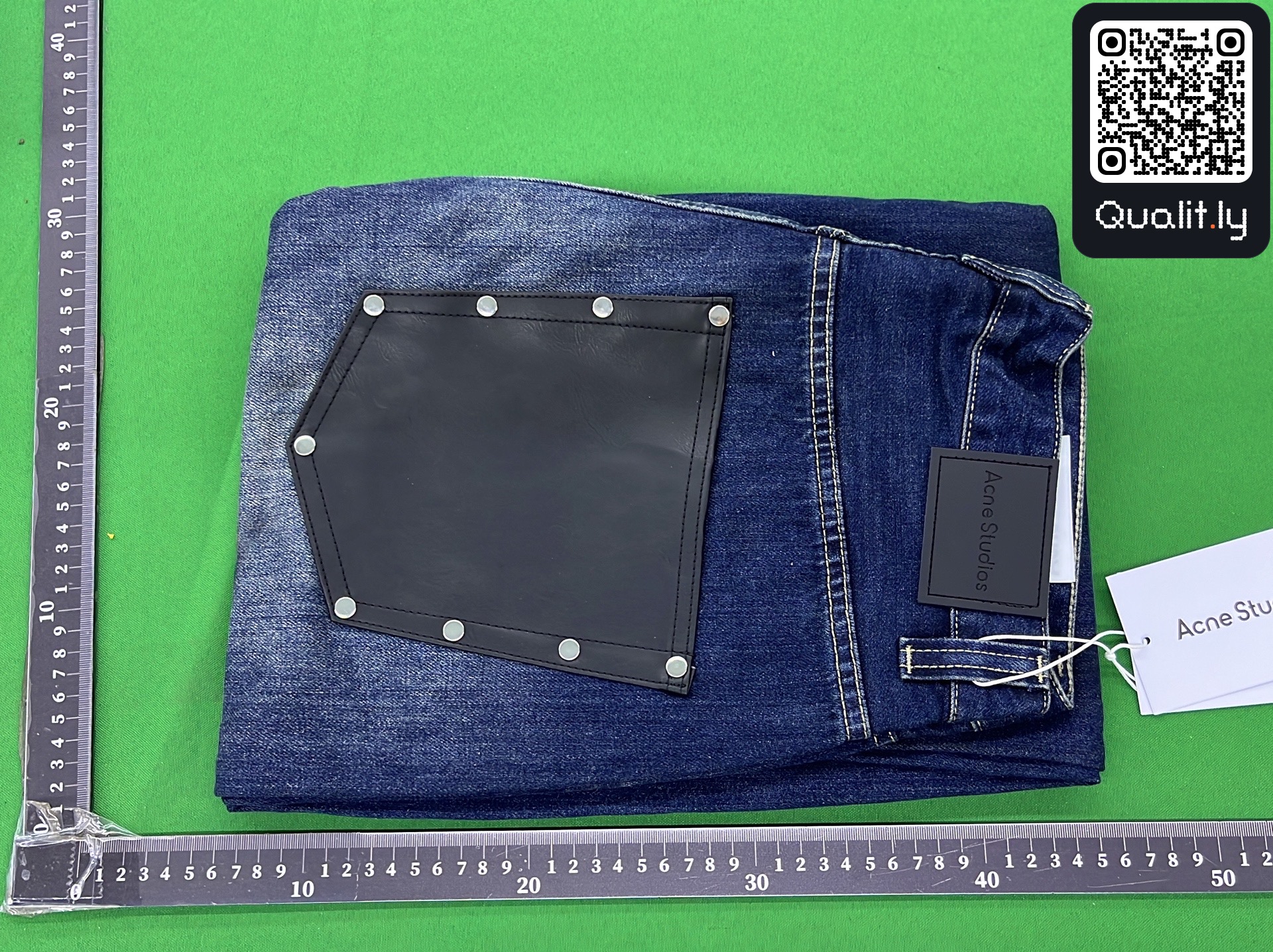 Jeans — foto QC 1 di 4