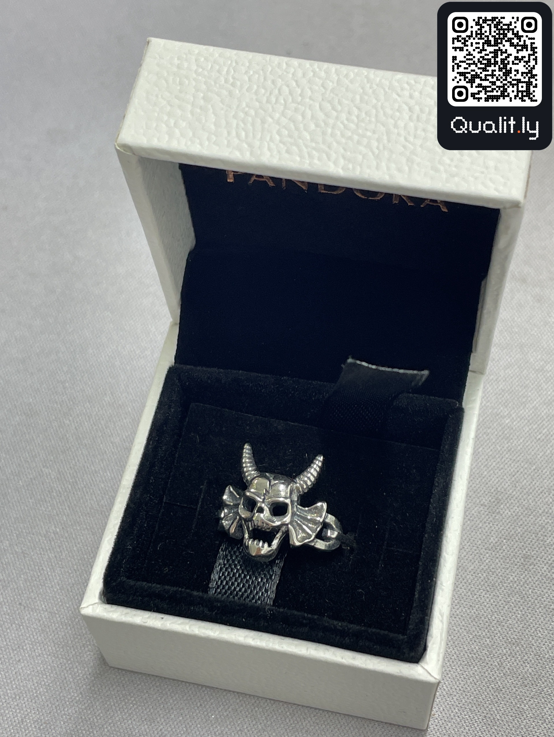 Gioiello — foto QC 1 di 4