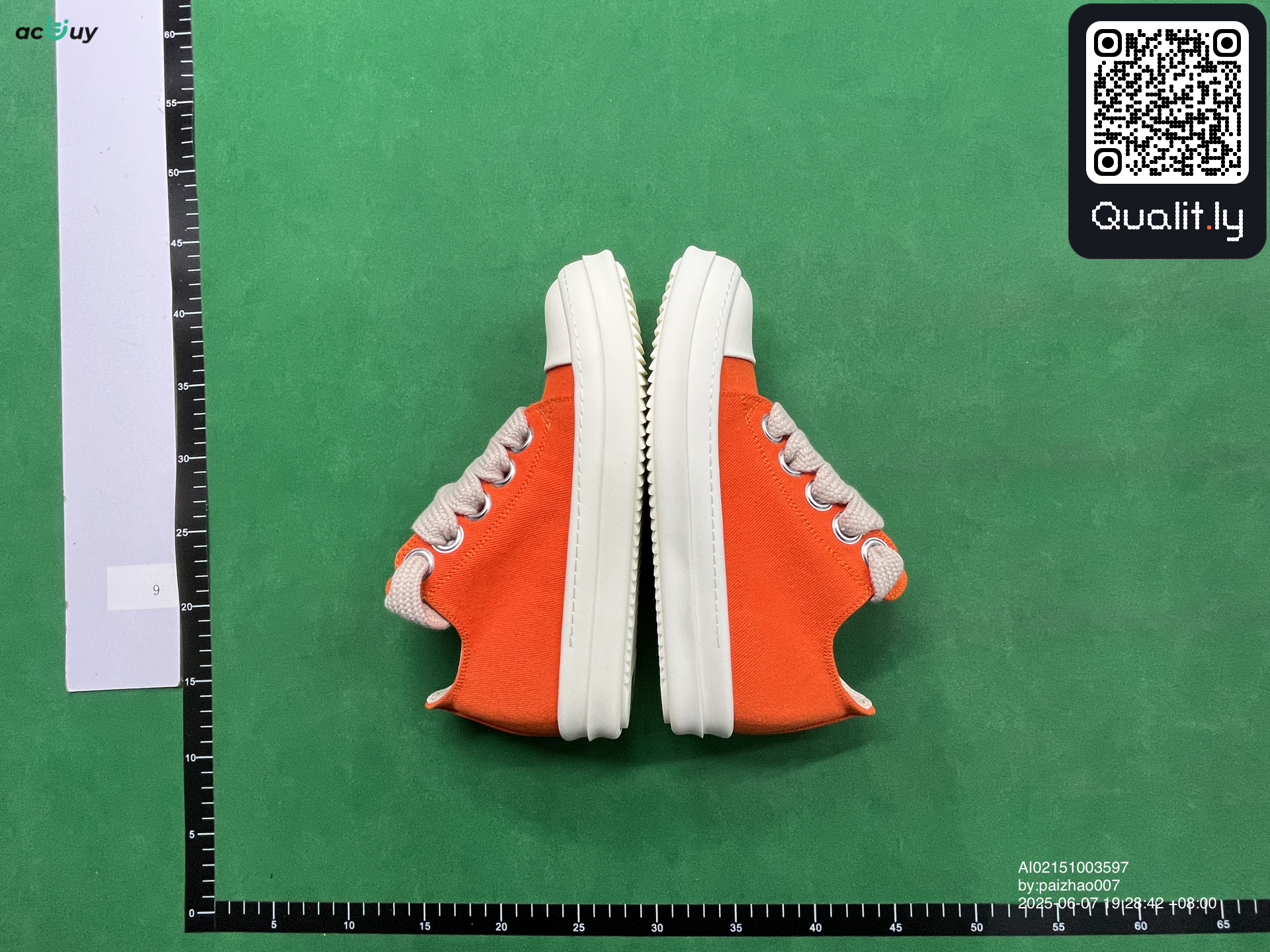 Sneaker — QC-Foto 2 von 12