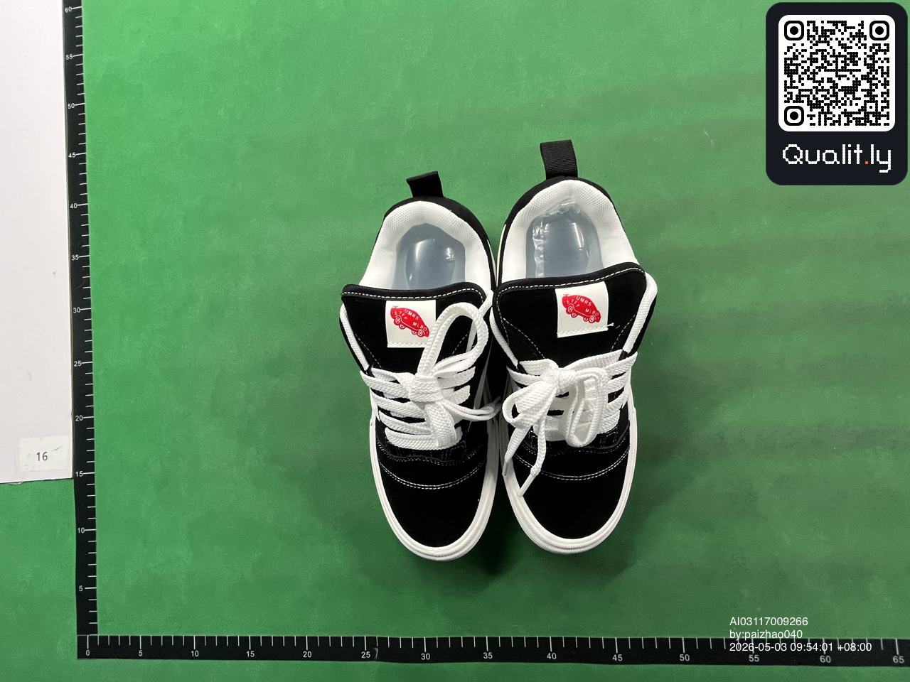 Sneakers QC photo 1 of 6