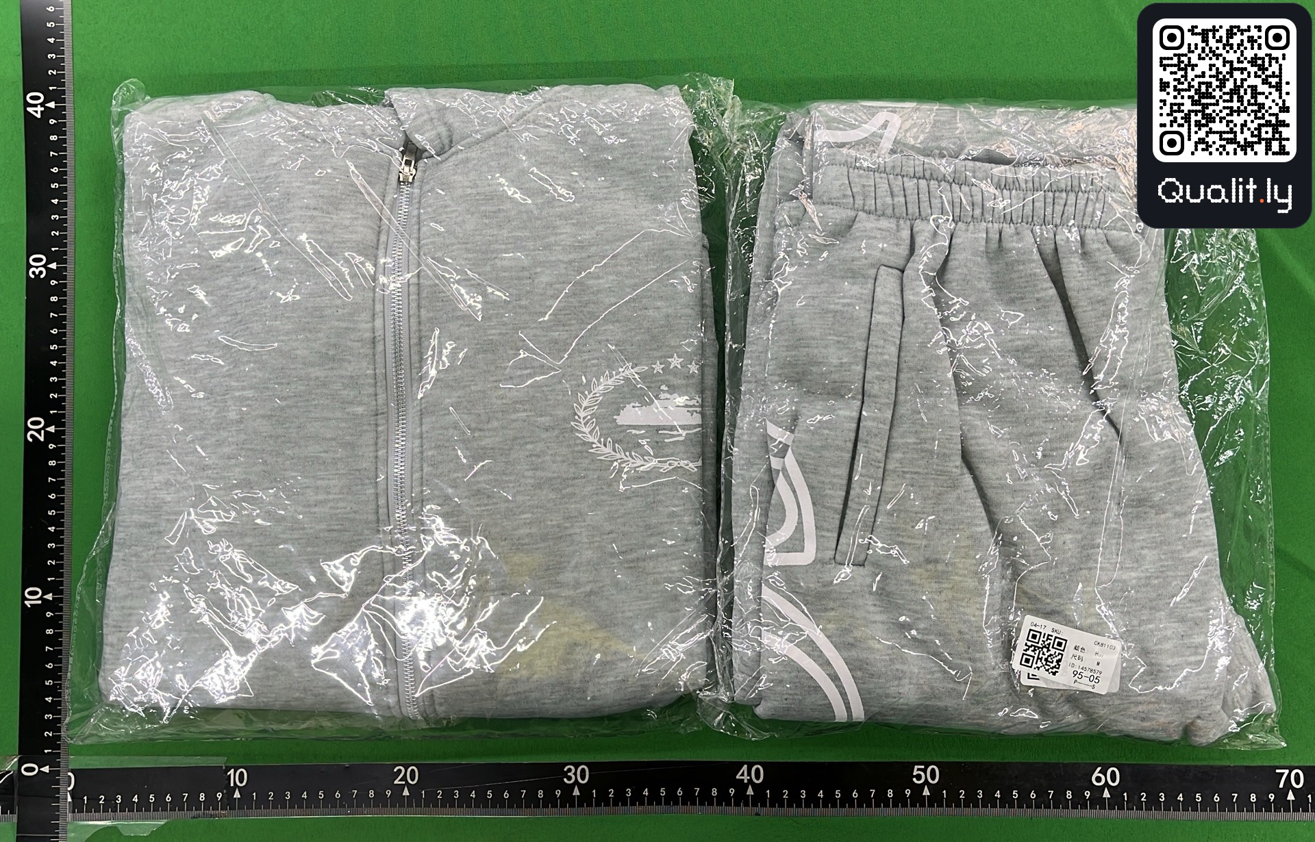 Hoodie QC photo 1 of 274
