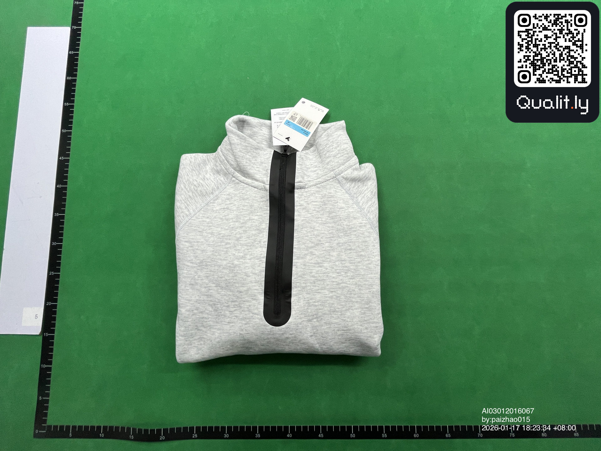 Hoodie — QC-Foto 1 von 8
