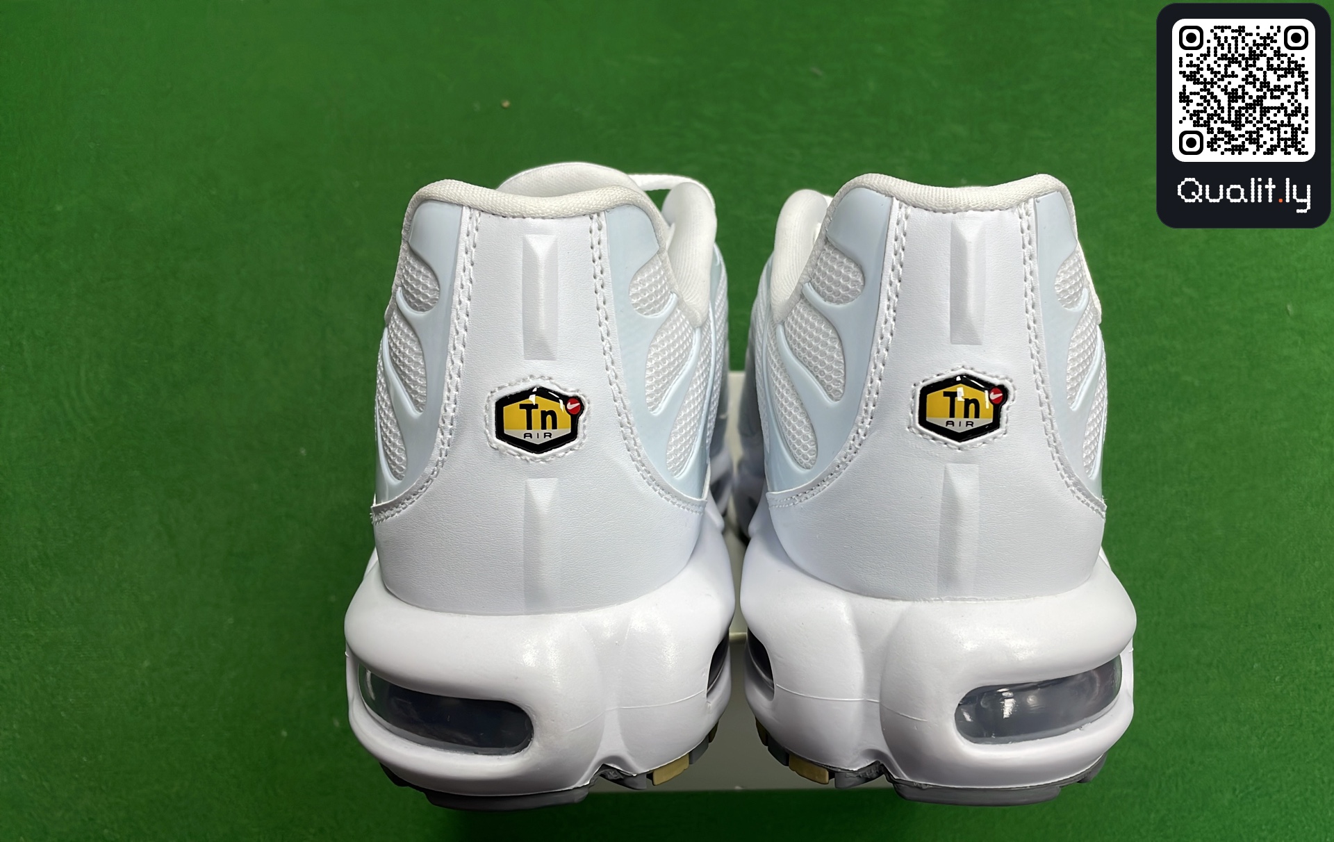 Sneakers — foto QC 3 di 881