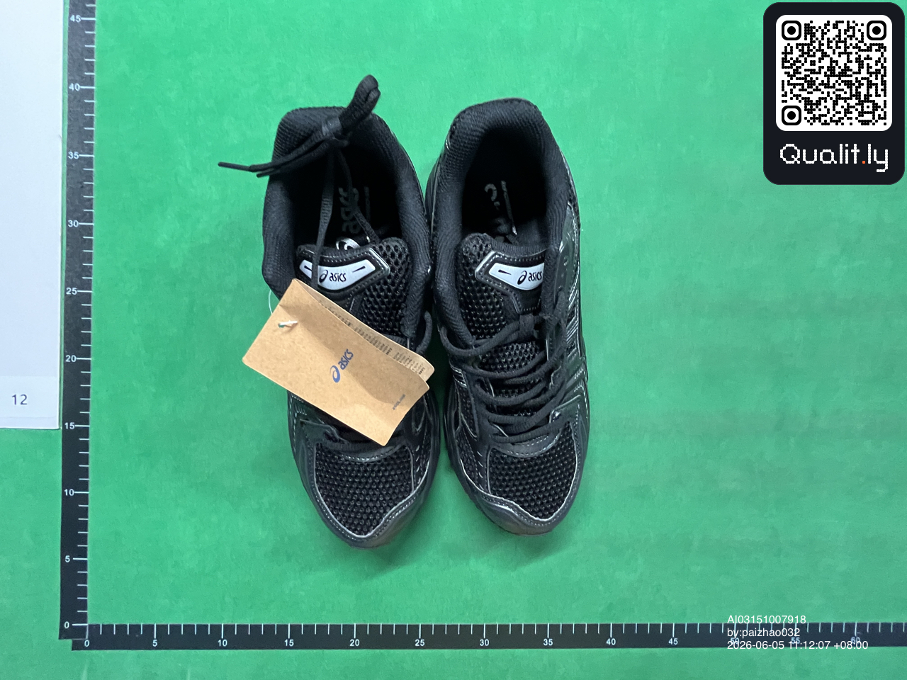 Sneakers QC photo 3 of 186