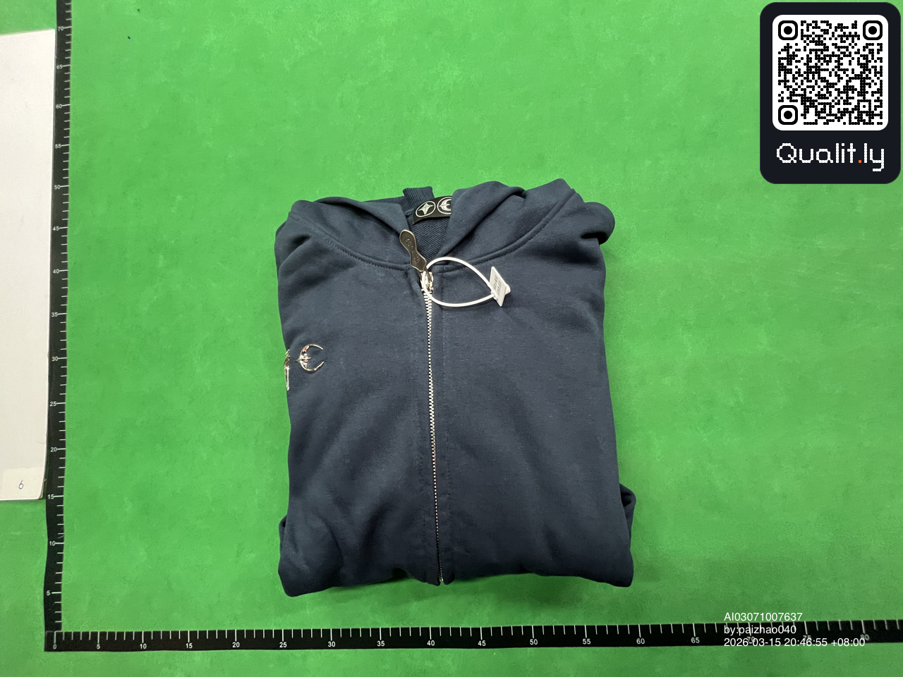 连帽卫衣 QC 照片 1 / 4