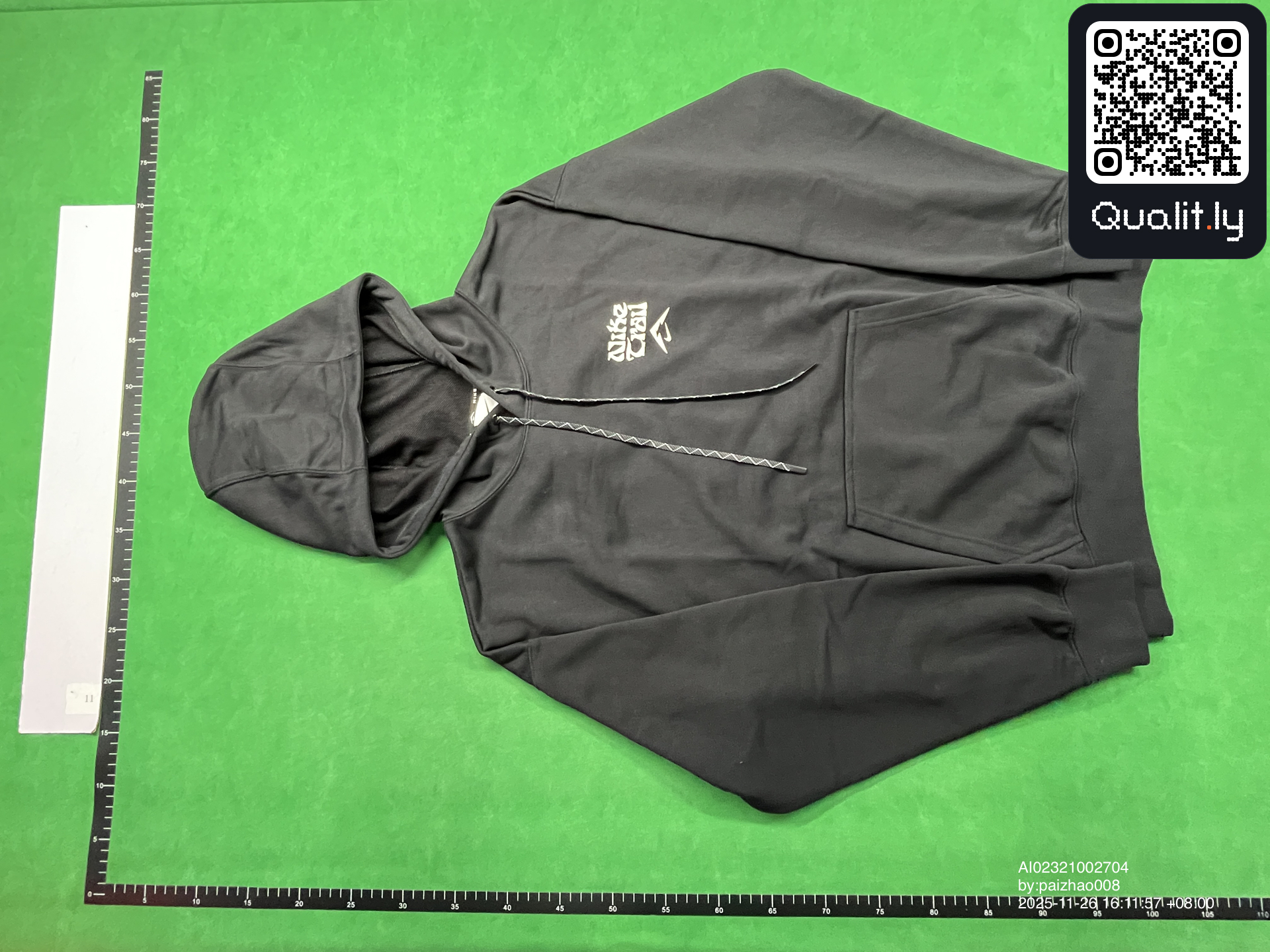 Hoodie QC photo 3 of 24