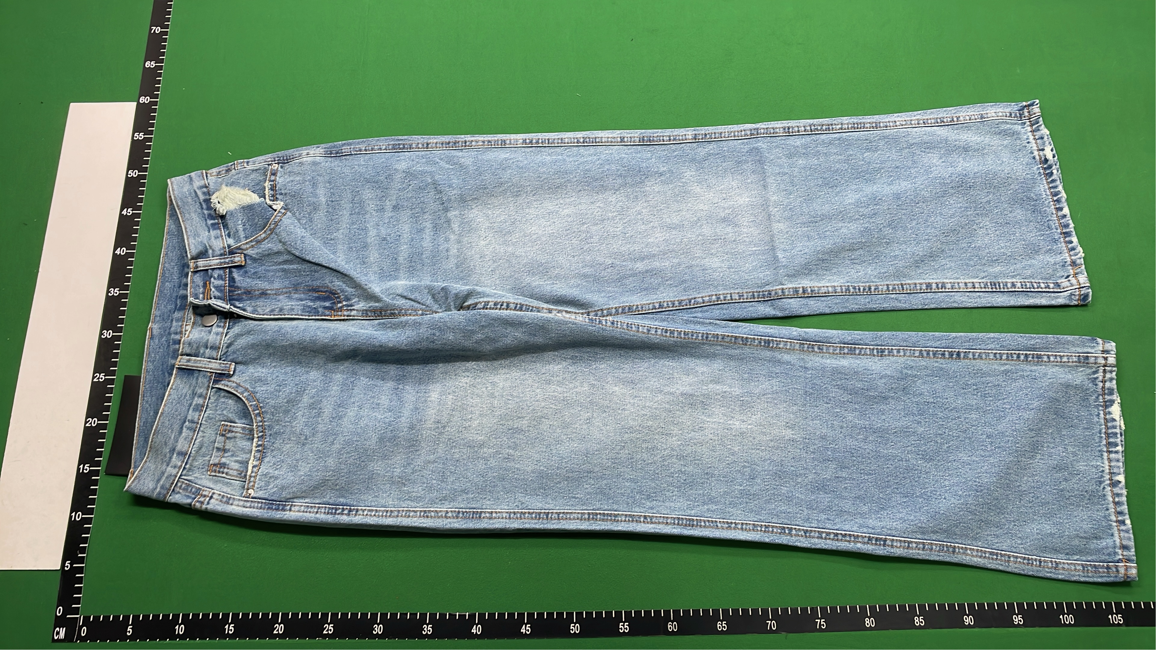 牛仔裤 QC 照片 2 / 8