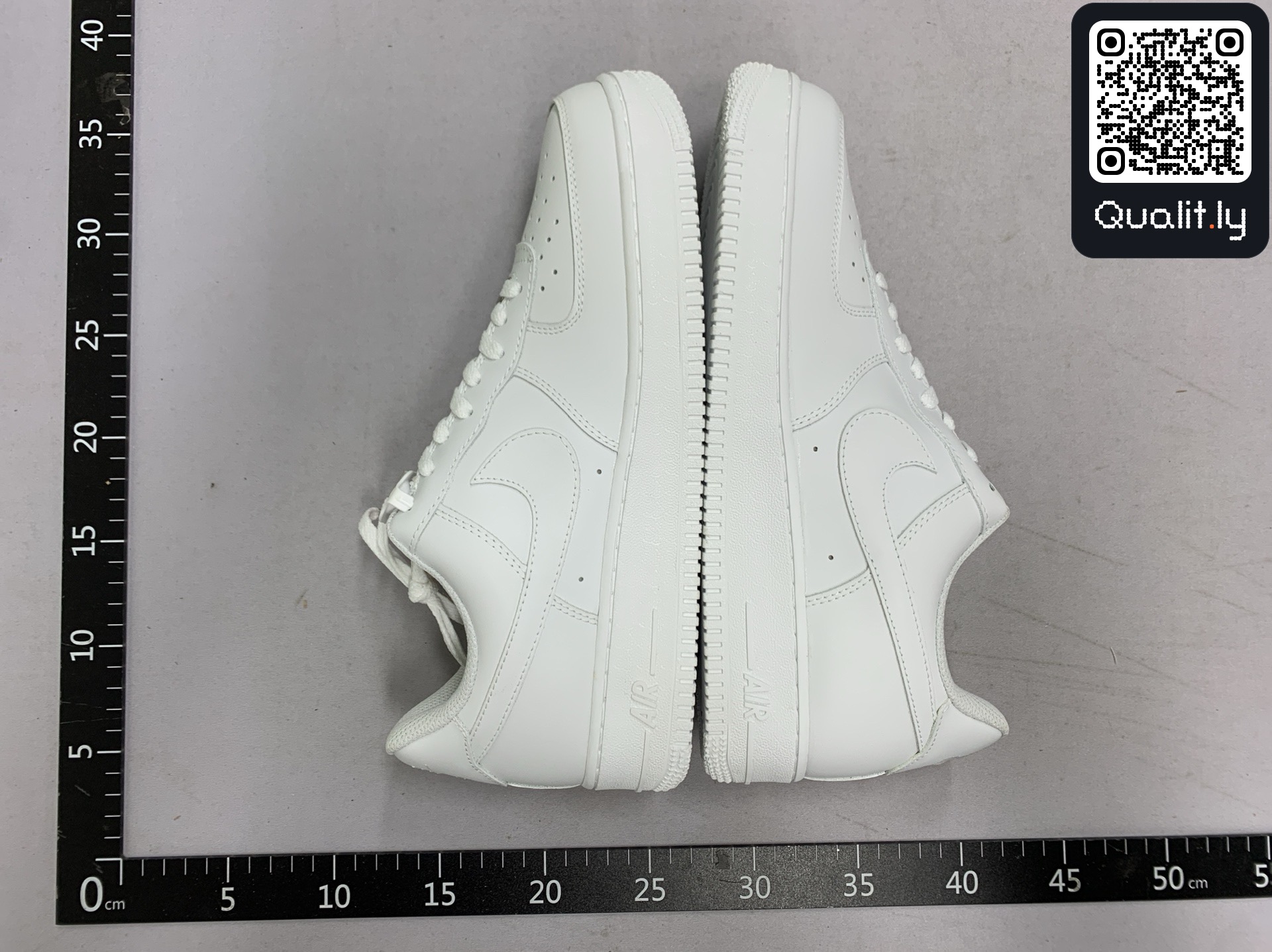 Sneakers QC photo 2 of 52