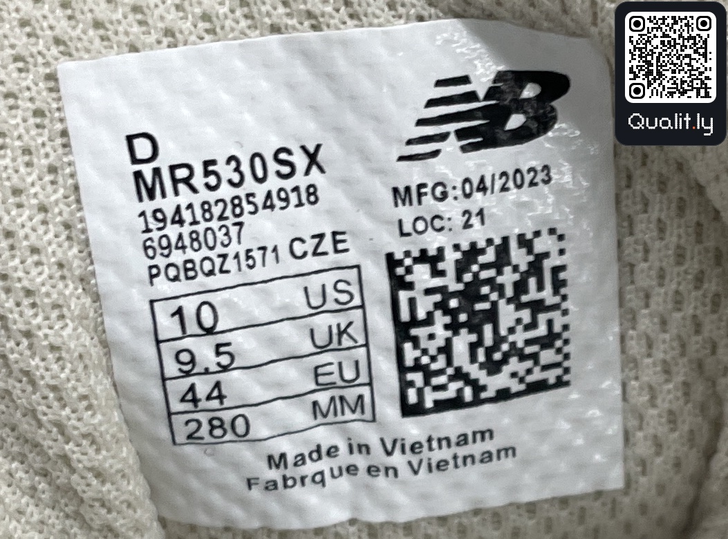 Sneakers QC photo 3 of 6
