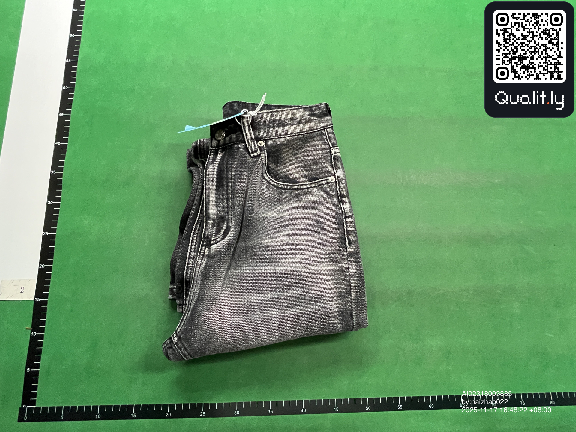Jeans — QC-foto 1 av 8
