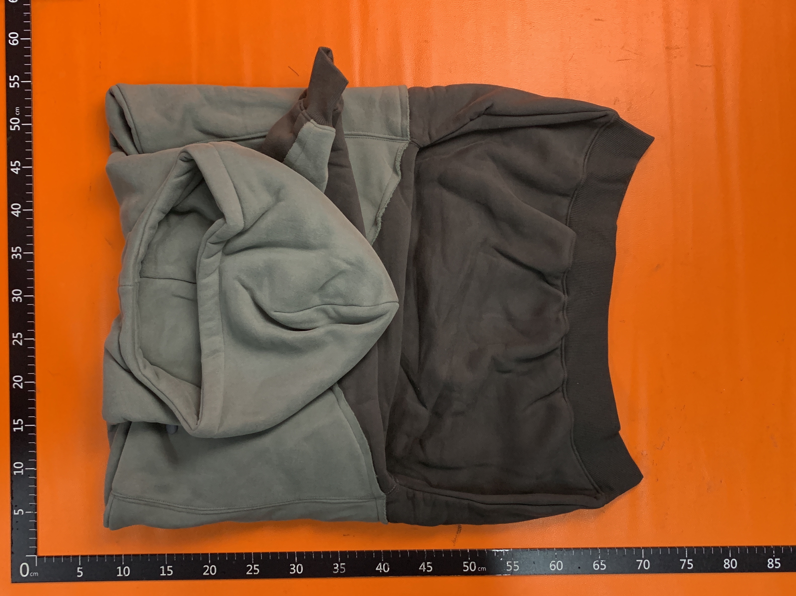 Hoodie QC photo 3 of 30