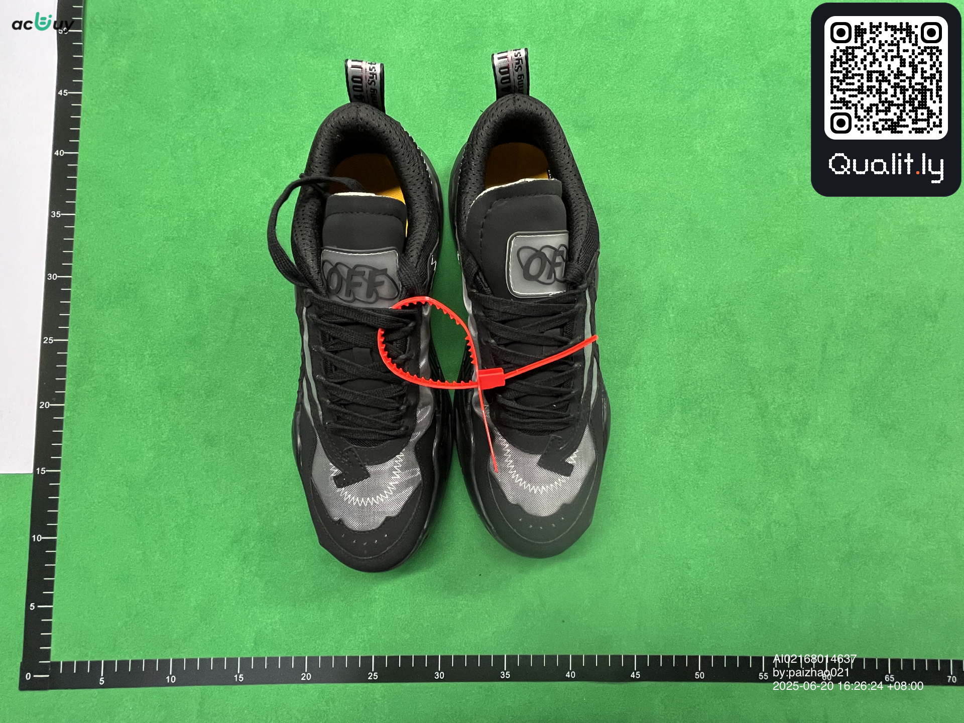 Sneakers — QC-foto 1 van 6