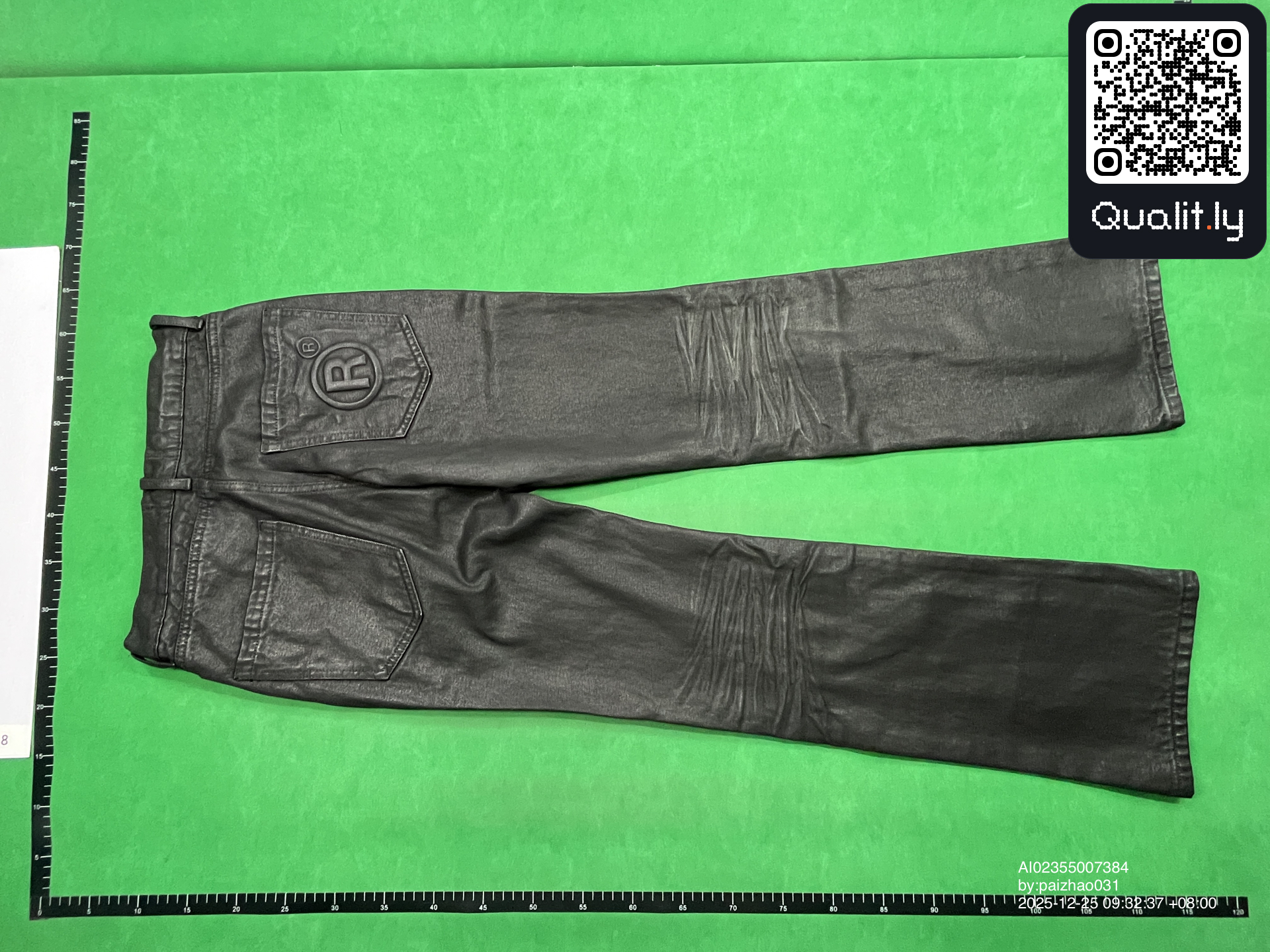 Jeans — QC-foto 2 av 4