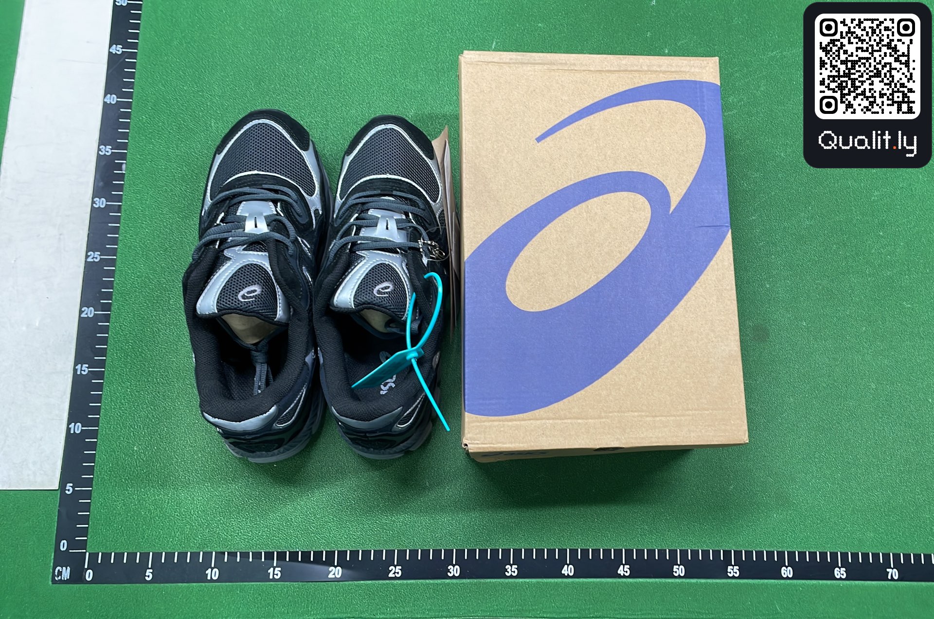 Sneakers — foto QC 1 di 6