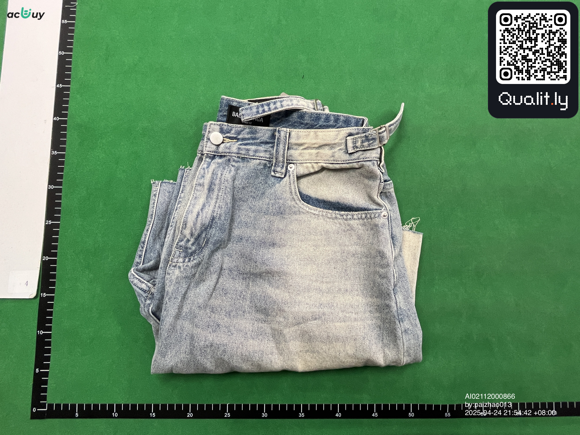 Jeans — QC-Foto 1 von 12