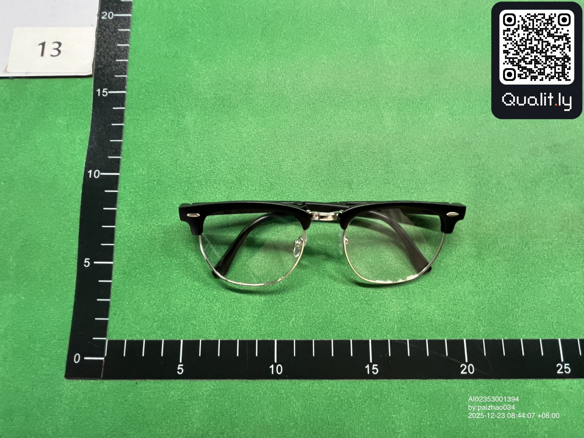 Sunglasses QC photo 3 of 23