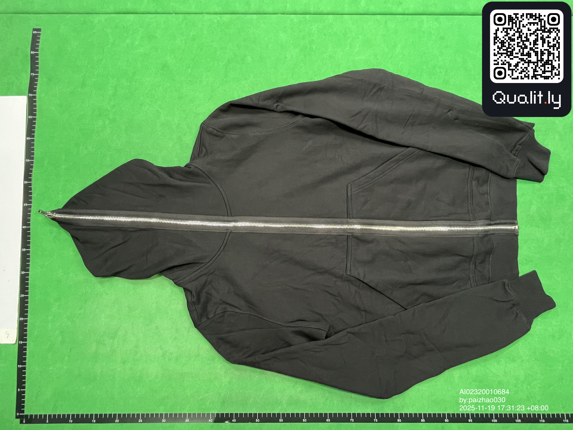 Hoodie QC photo 2 of 30