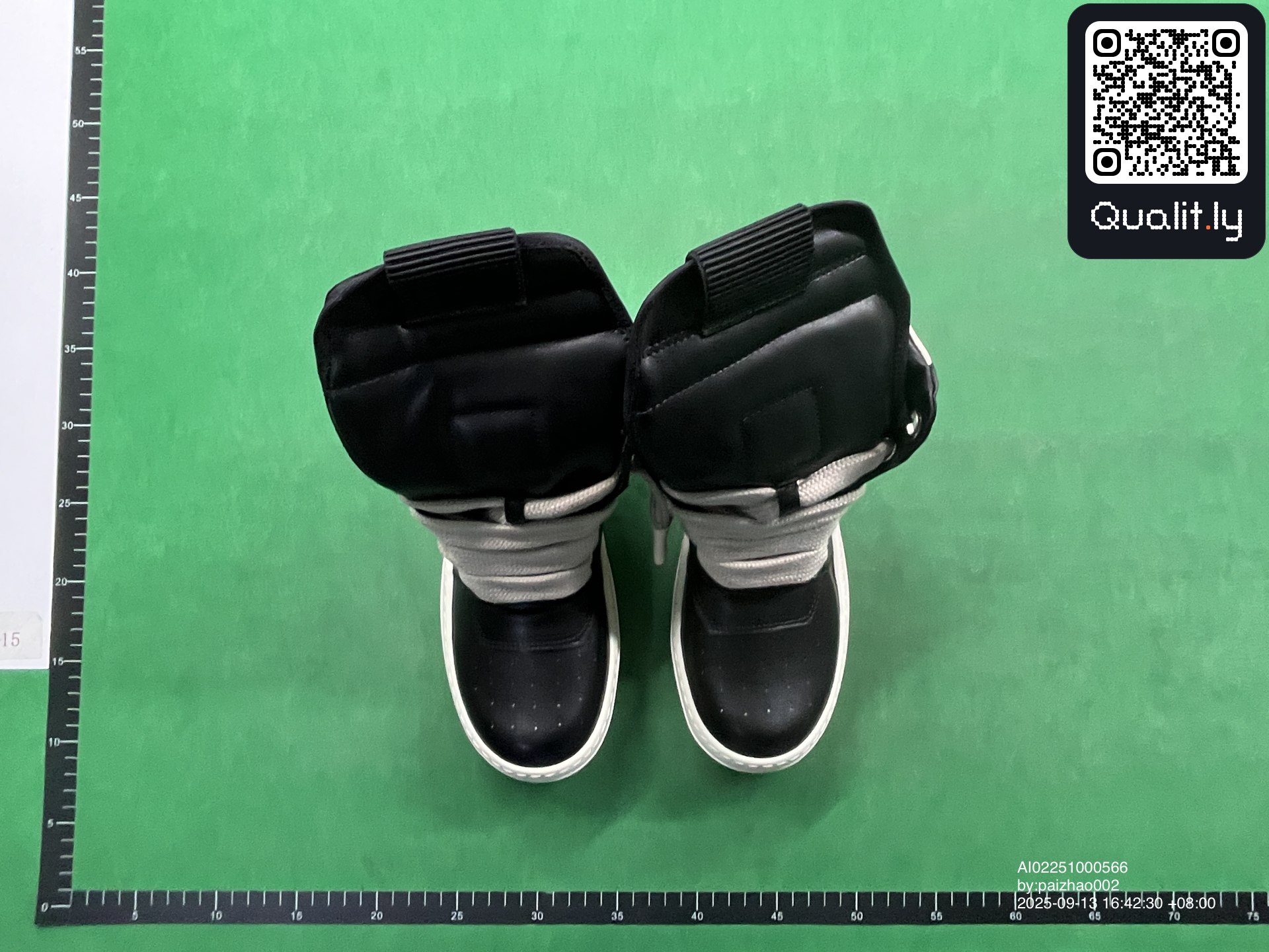 Sneakers — QC-foto 1 av 12
