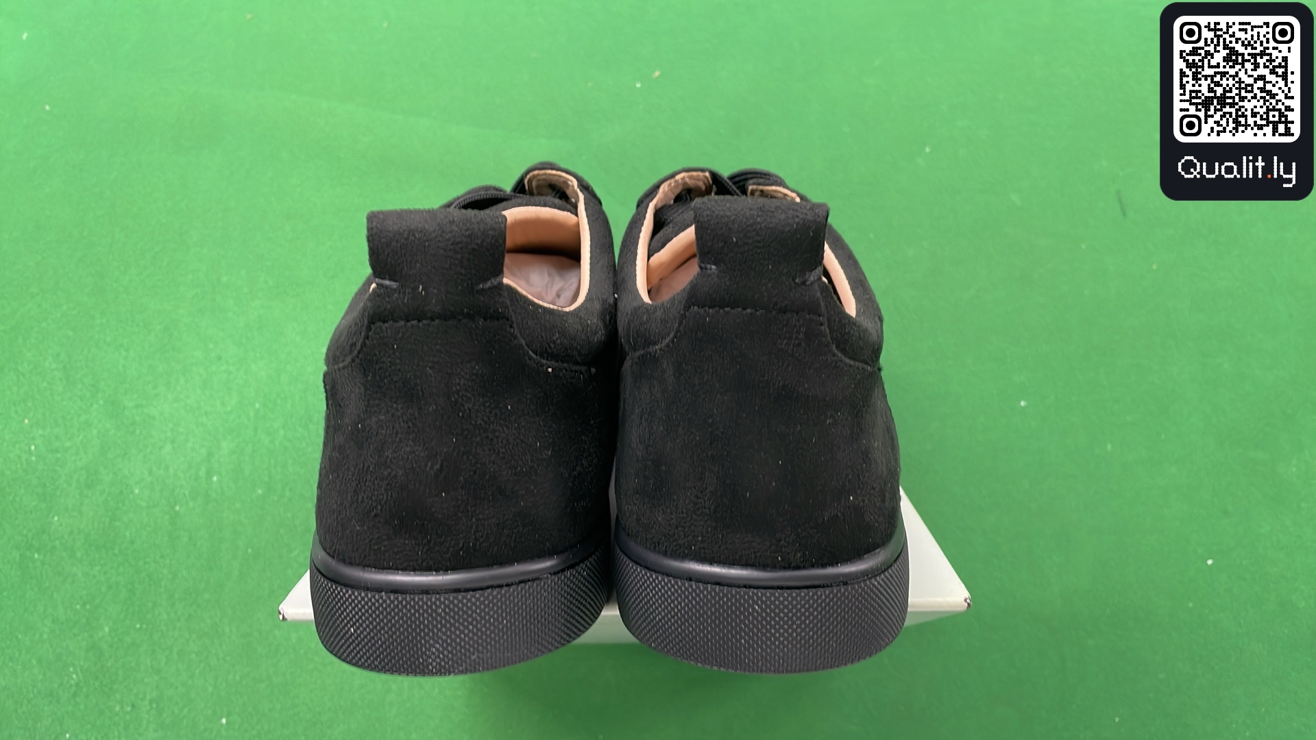 Sneakers — QC-foto 3 van 12