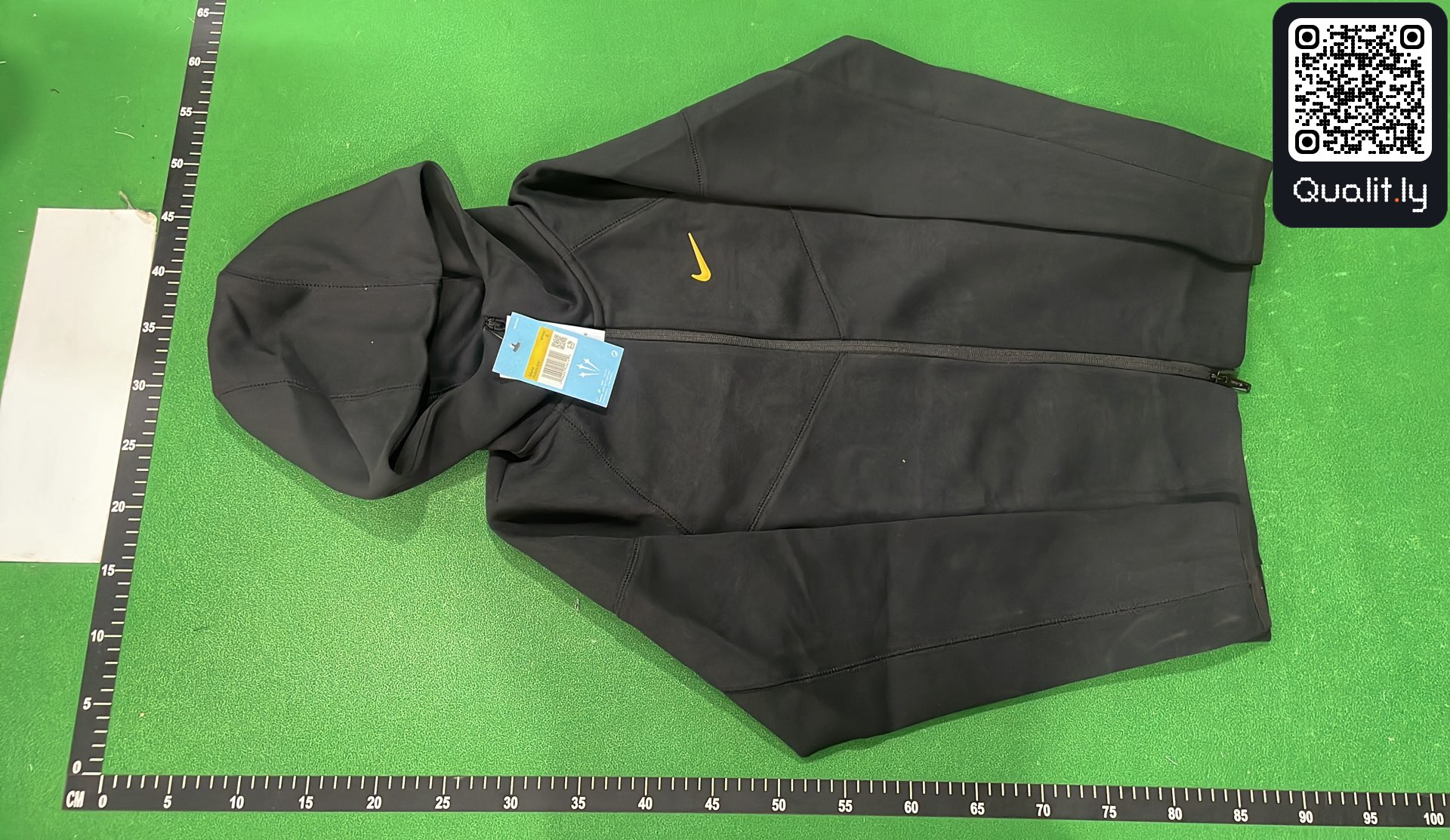 Hoodie QC photo 2 of 98