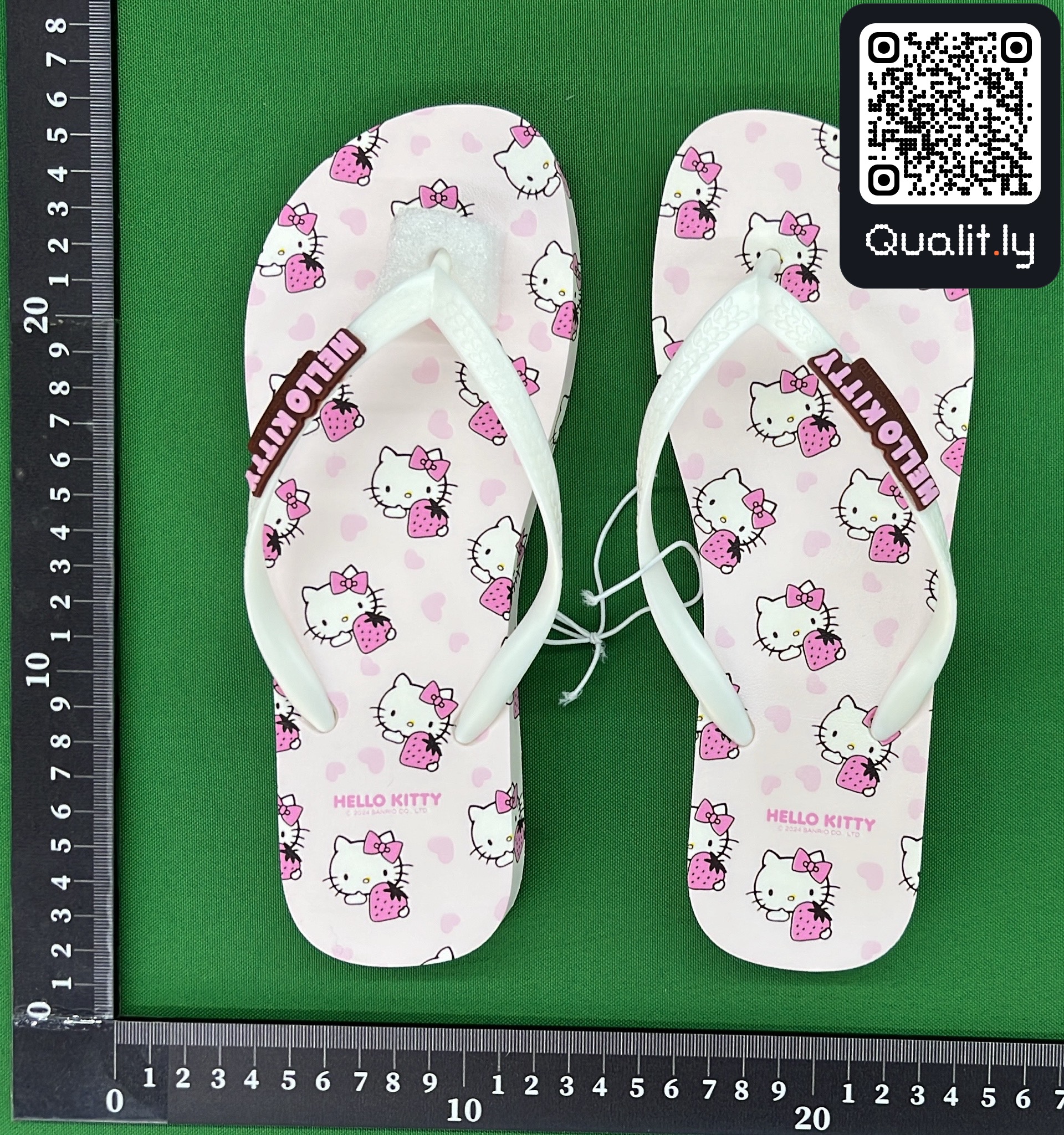 Slippers — QC-foto 1 van 6