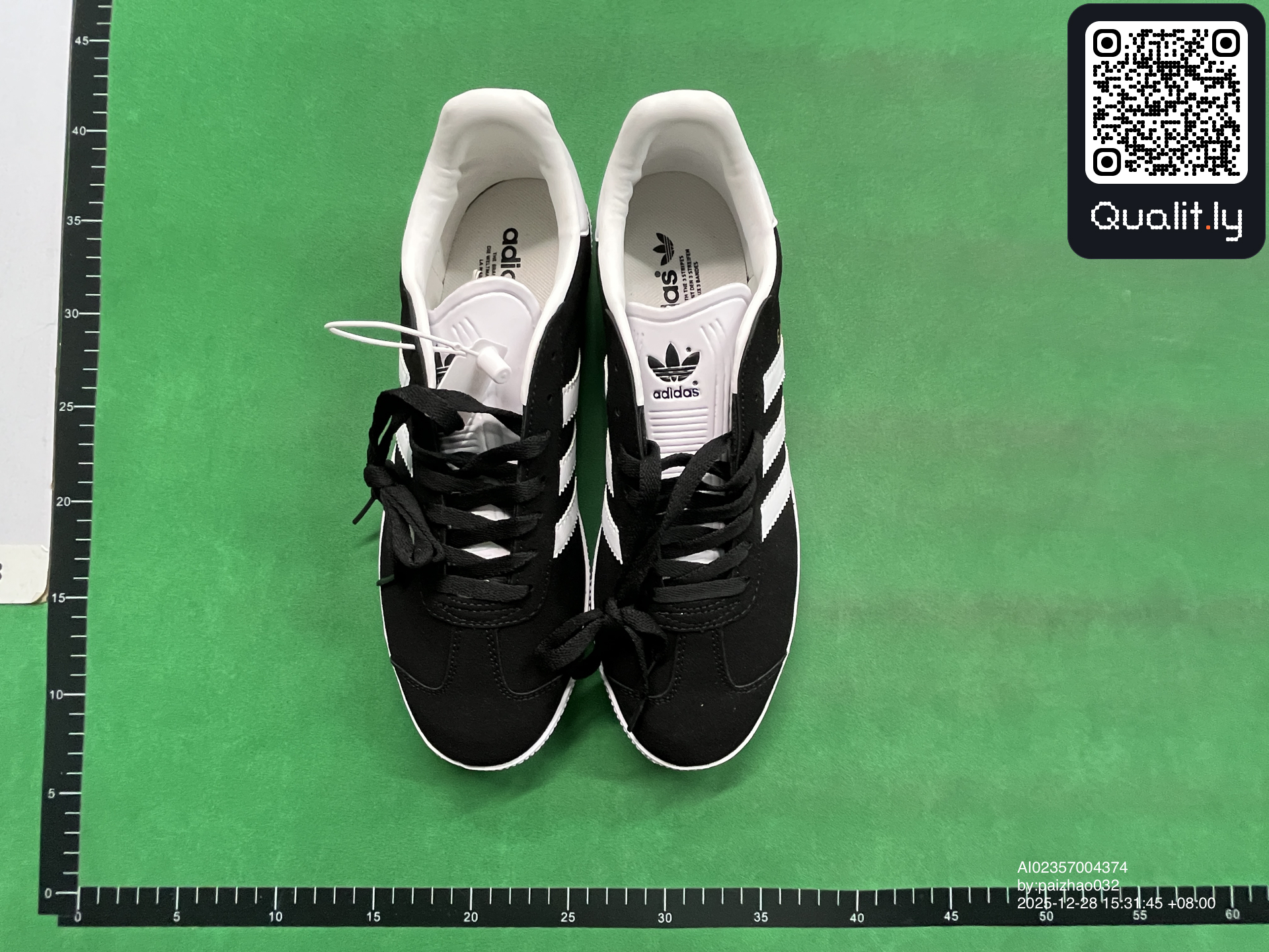 Sneaker — QC-Foto 1 von 26