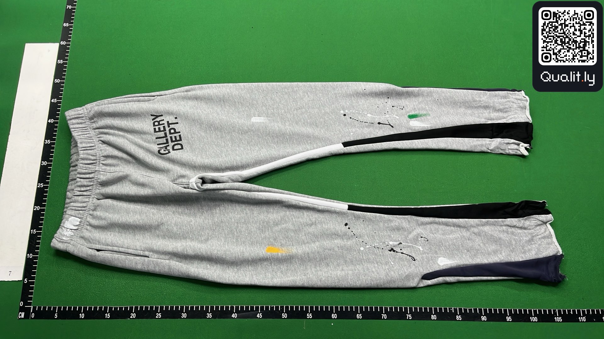 Pantaloni — foto QC 2 di 4