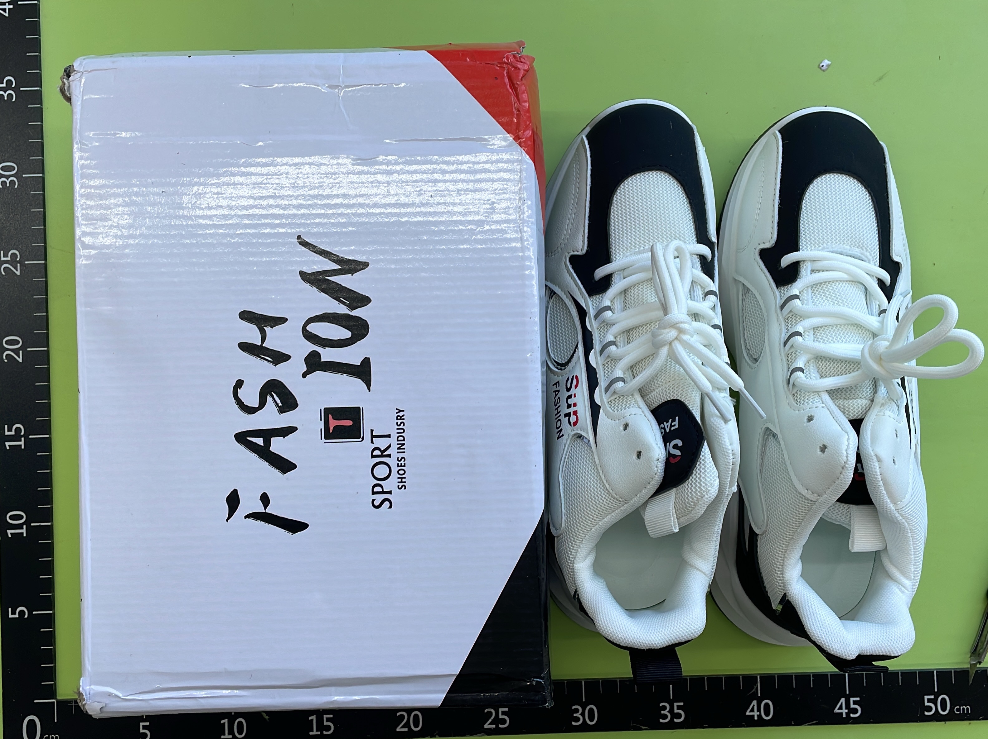 Sneakers QC photo 1 of 10