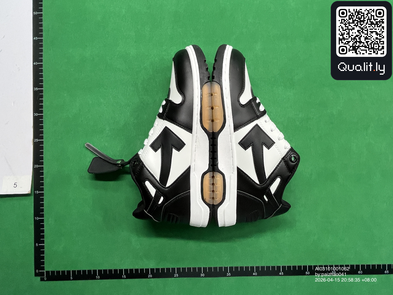 Sneakers QC photo 2 of 6