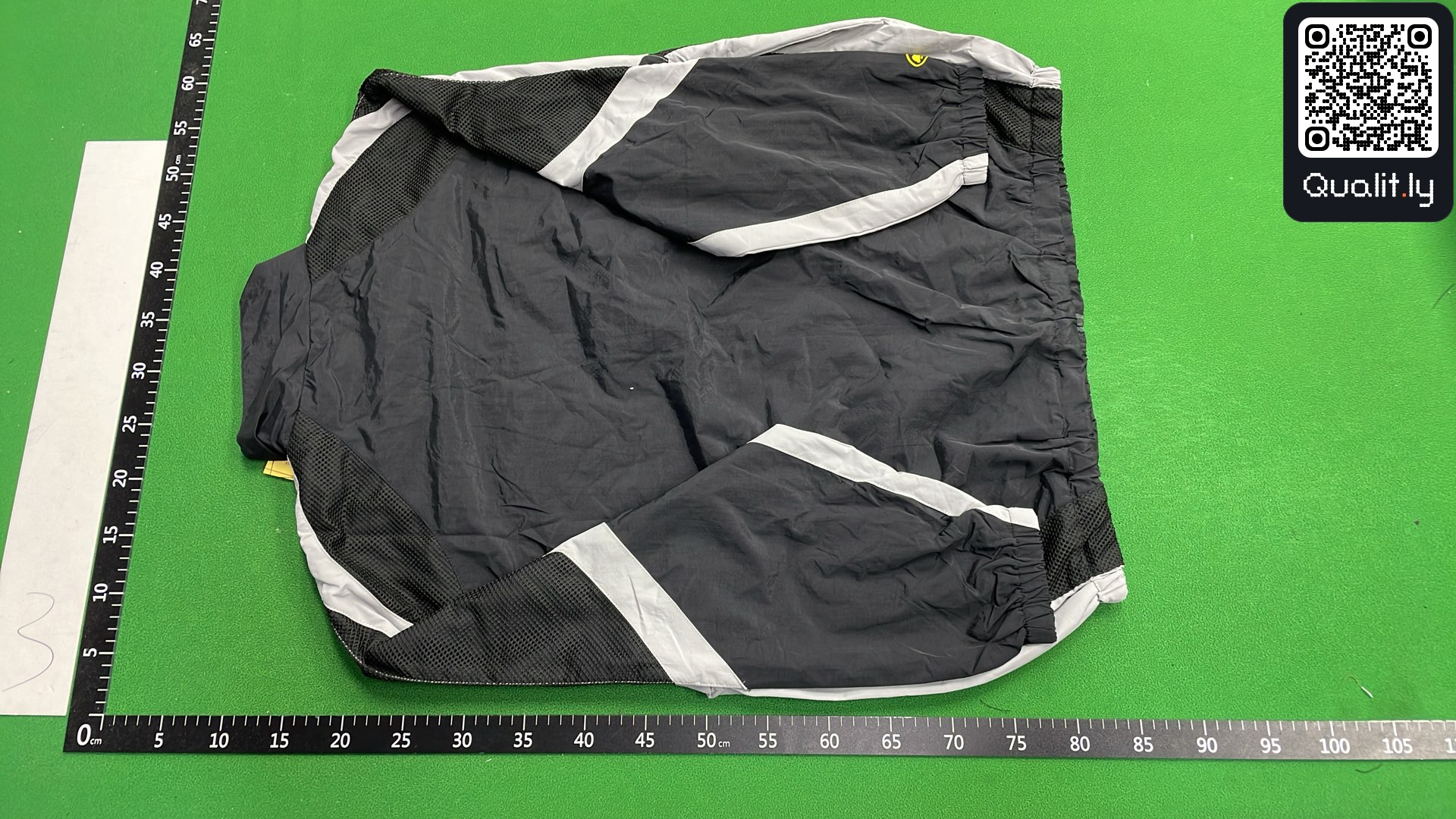 Hoodie QC photo 3 of 18