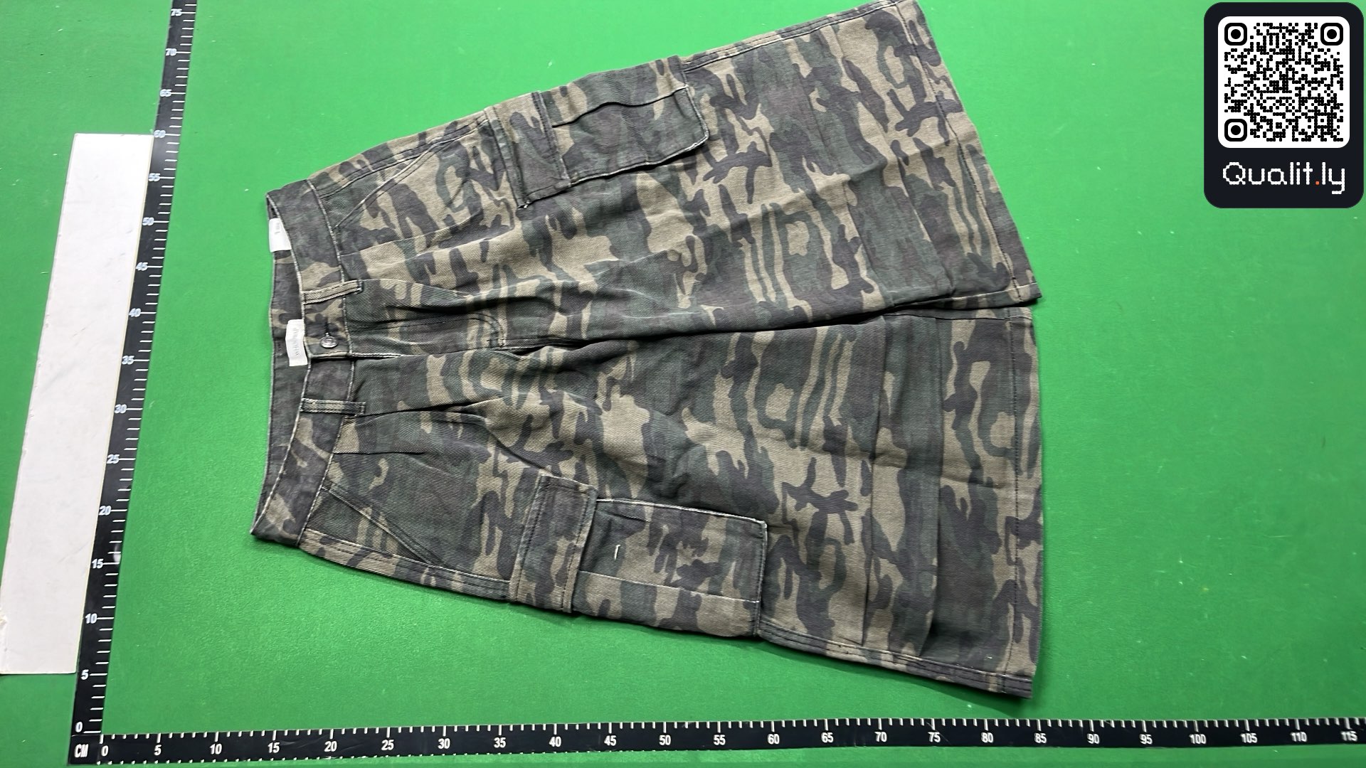 Pantaloncini — foto QC 2 di 12