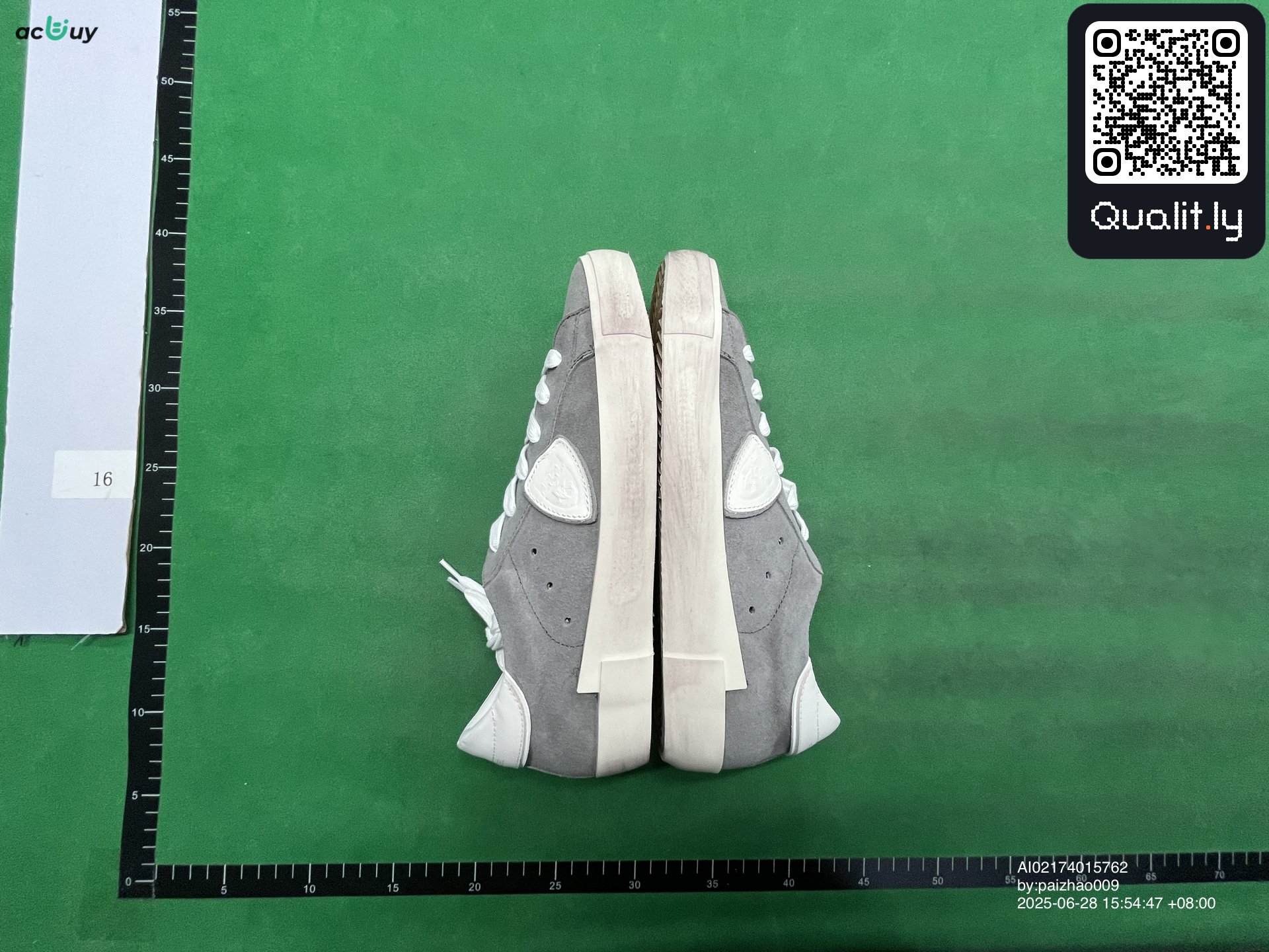 Sneakers QC photo 2 of 24