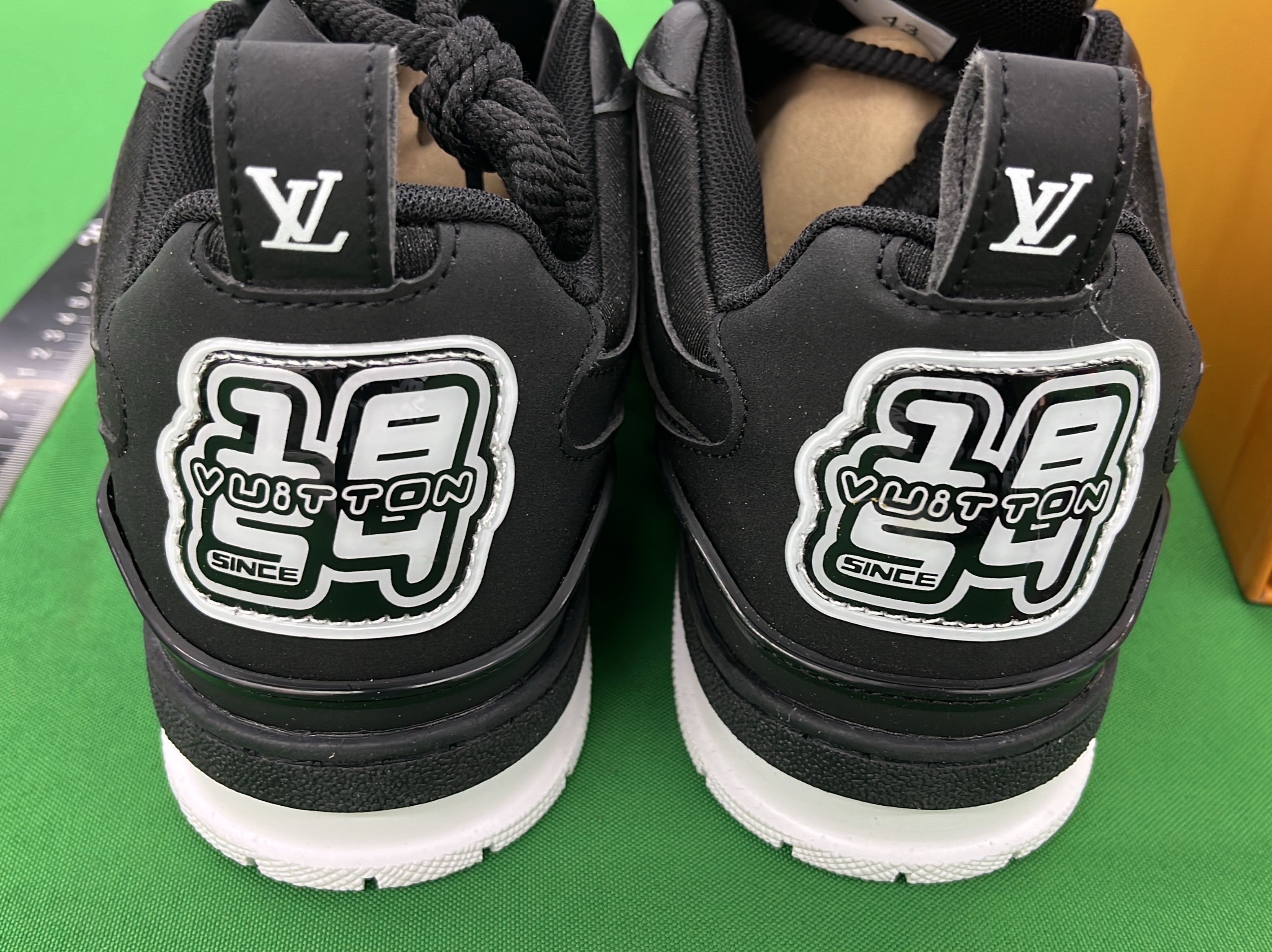 Sneakers — QC-foto 2 av 6