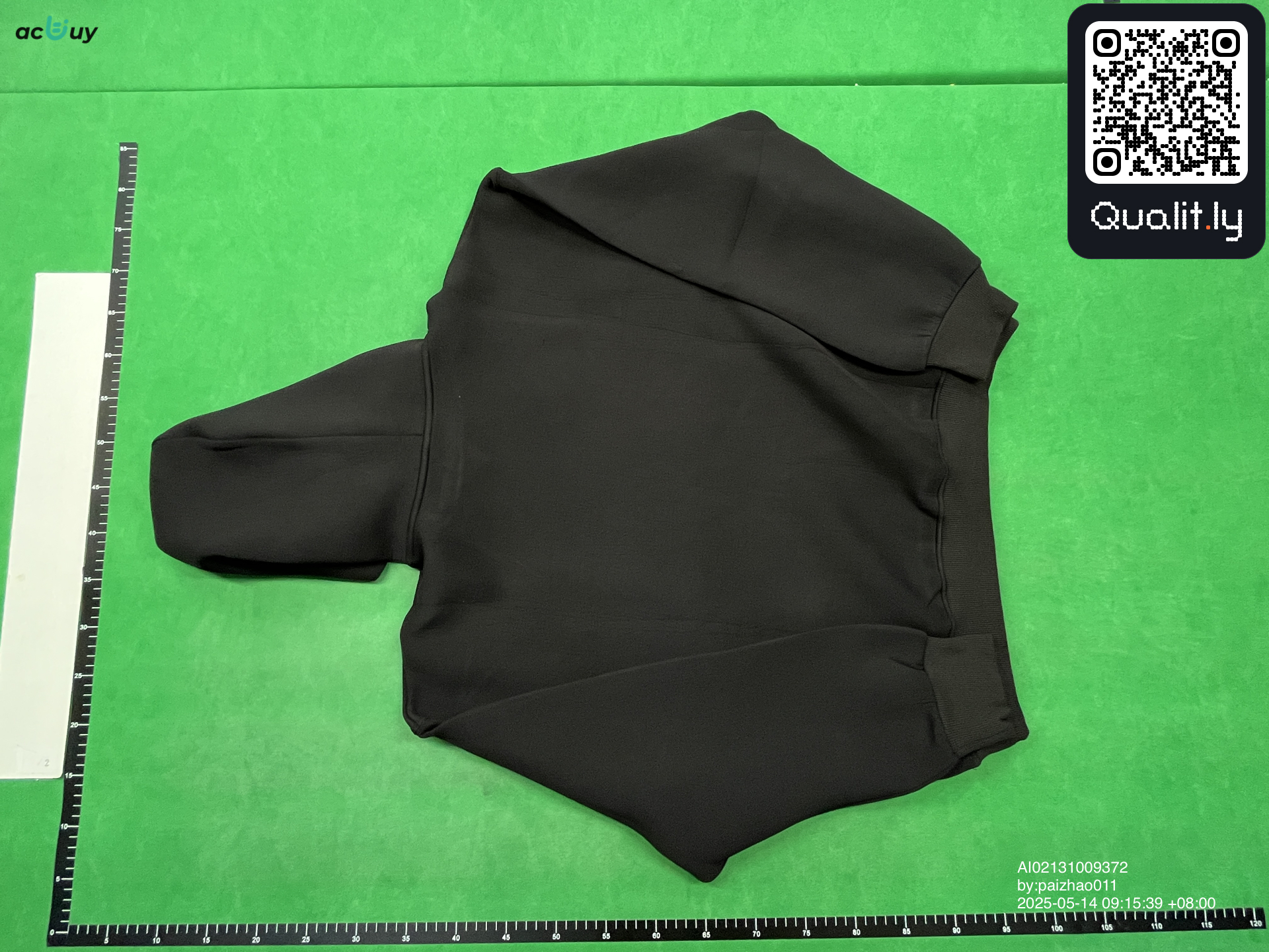 Sweat à capuche — photo QC 2 sur 4
