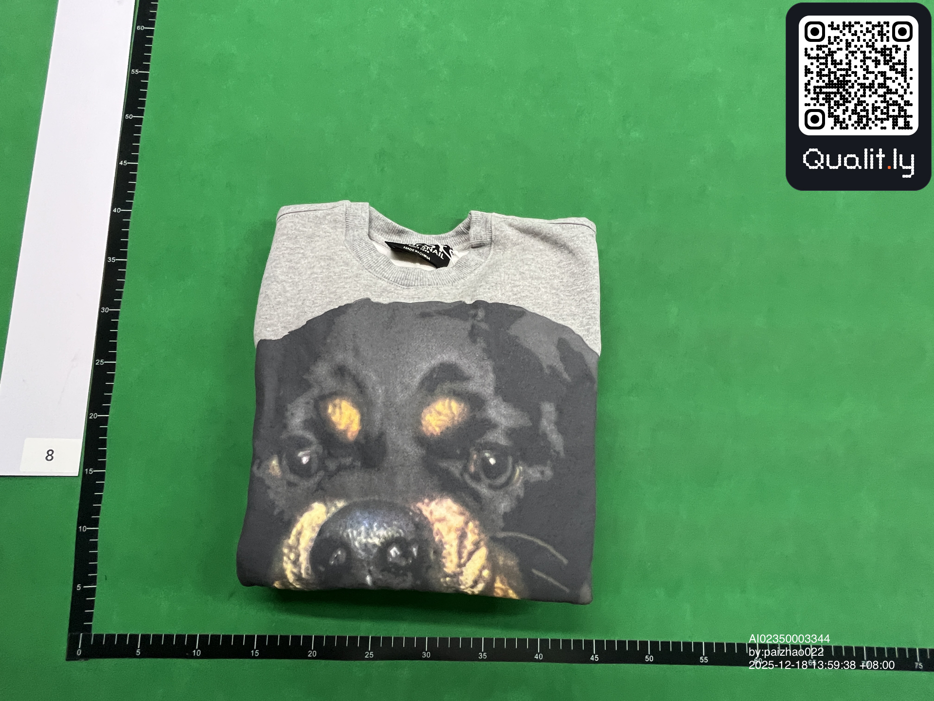 Sweat — photo QC 1 sur 4